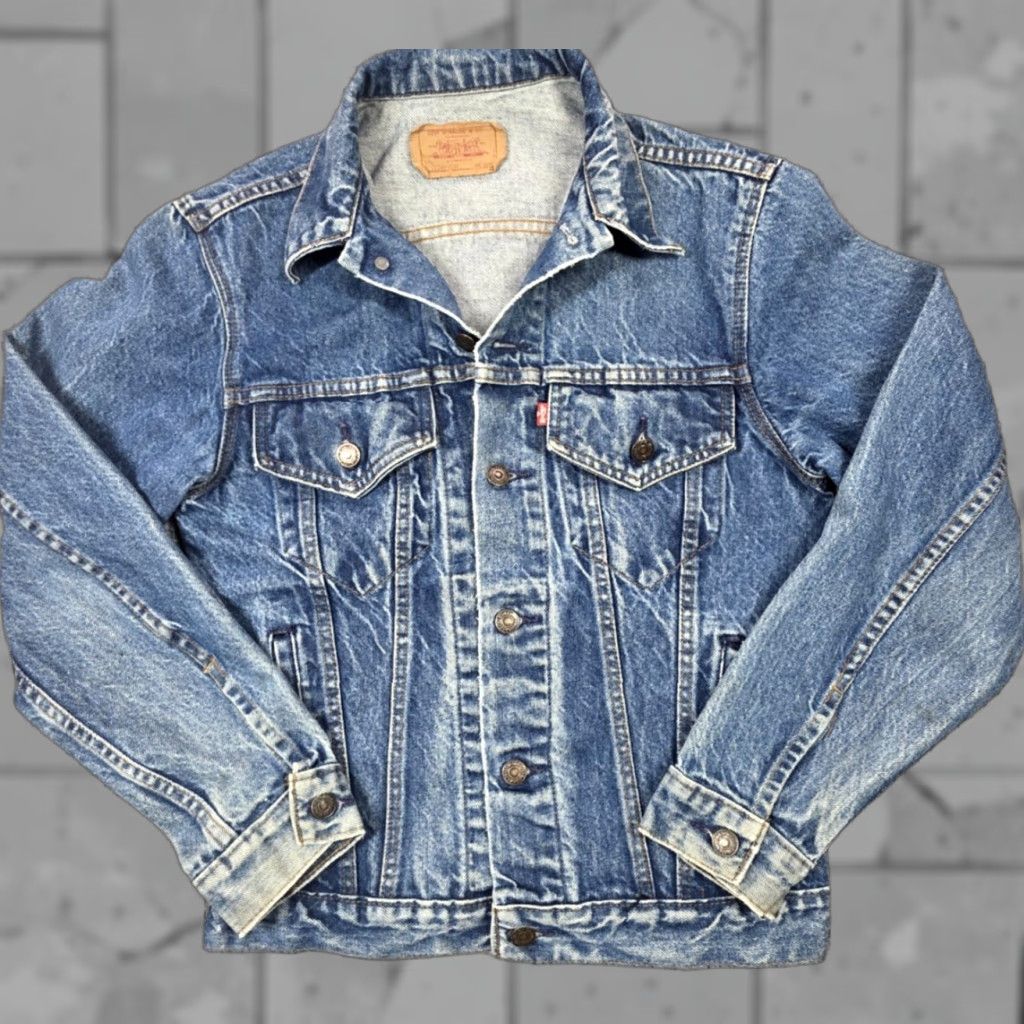 Levi's VINTAGE Levi’s Trucker Denim Jean Jacket 36R Distressed Med Wash 70506 80s 90s Jeans Jacket Mens Blue Size US 36 / EU 52 - 1 Thumbnail