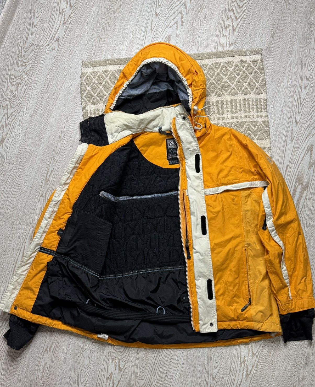 Nike ACG Vintage Nike ACG Storm Git Ski Orange Jacket size L wmns Size L / US 10 / IT 46 - 17 Thumbnail