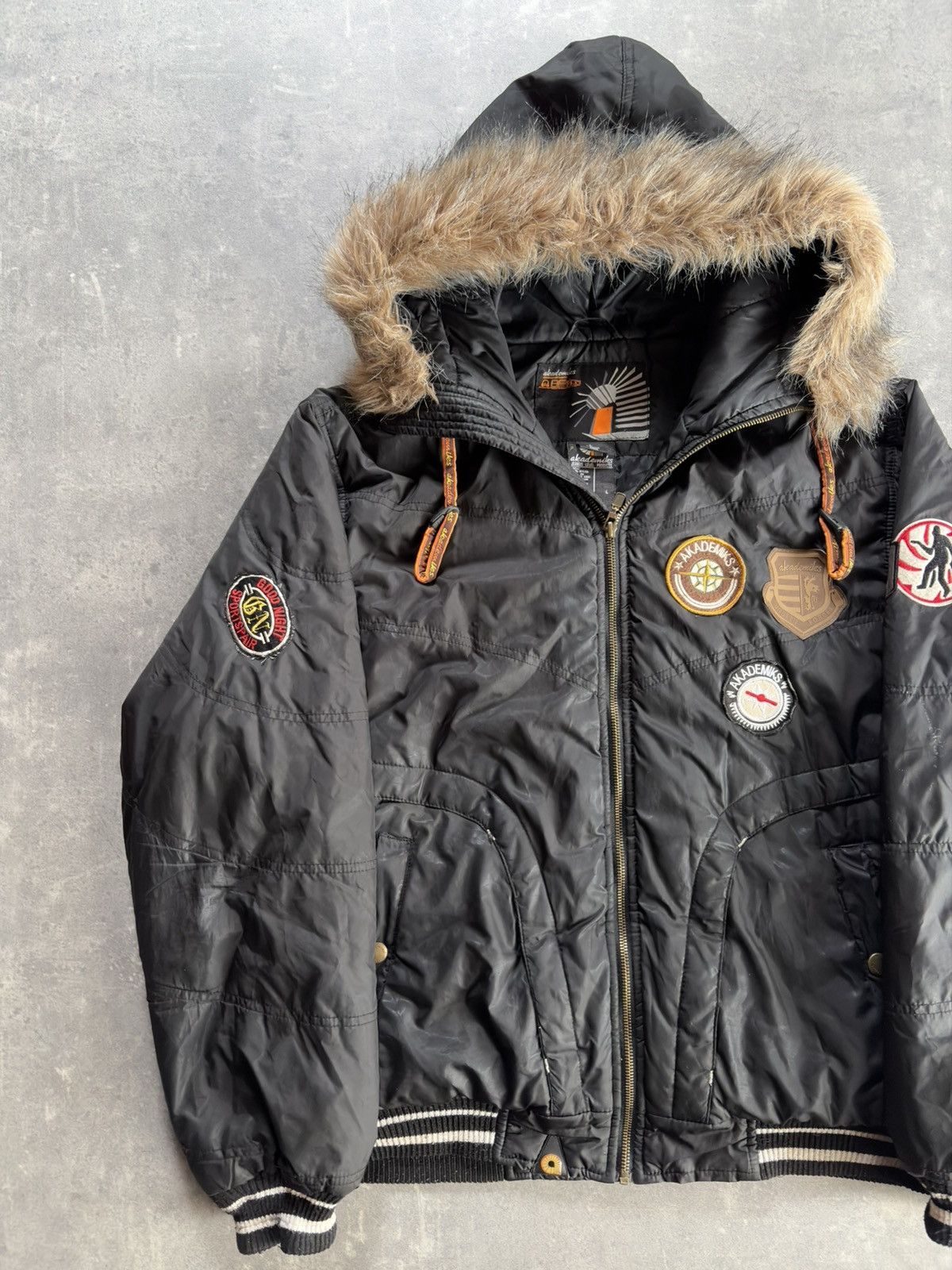 Akademiks Akademiks Faux Fur Hooded Baggy Patches Bomber Jacket L Size US L / EU 52-54 / 3 - 3 Thumbnail