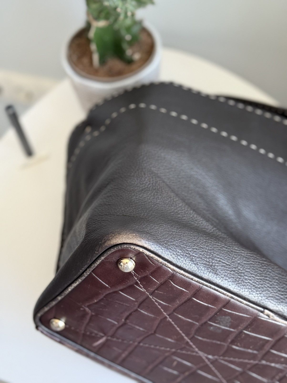 Fendi Fendi Roma Croc Style Leather Hobo Bag Deep Burgundy Black Size ONE SIZE - 15 Thumbnail