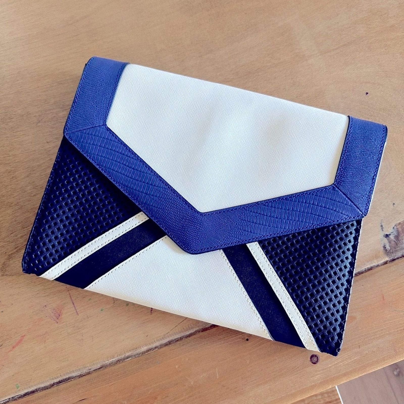 Juicy Couture LIKE NEW! Leather Juicy Couture Envelope Clutch Size ONE SIZE - 1 Thumbnail