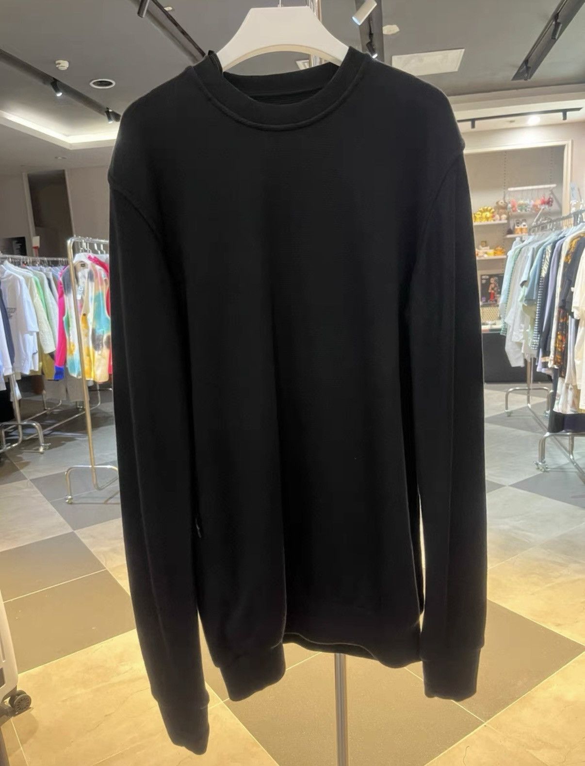 11 By Boris Bidjan Saberi 11 BY BORIS BIDJAN SABERI Black Long-Sleeve Crewneck Top Size US XS / EU 42 / 0 - 2 Thumbnail