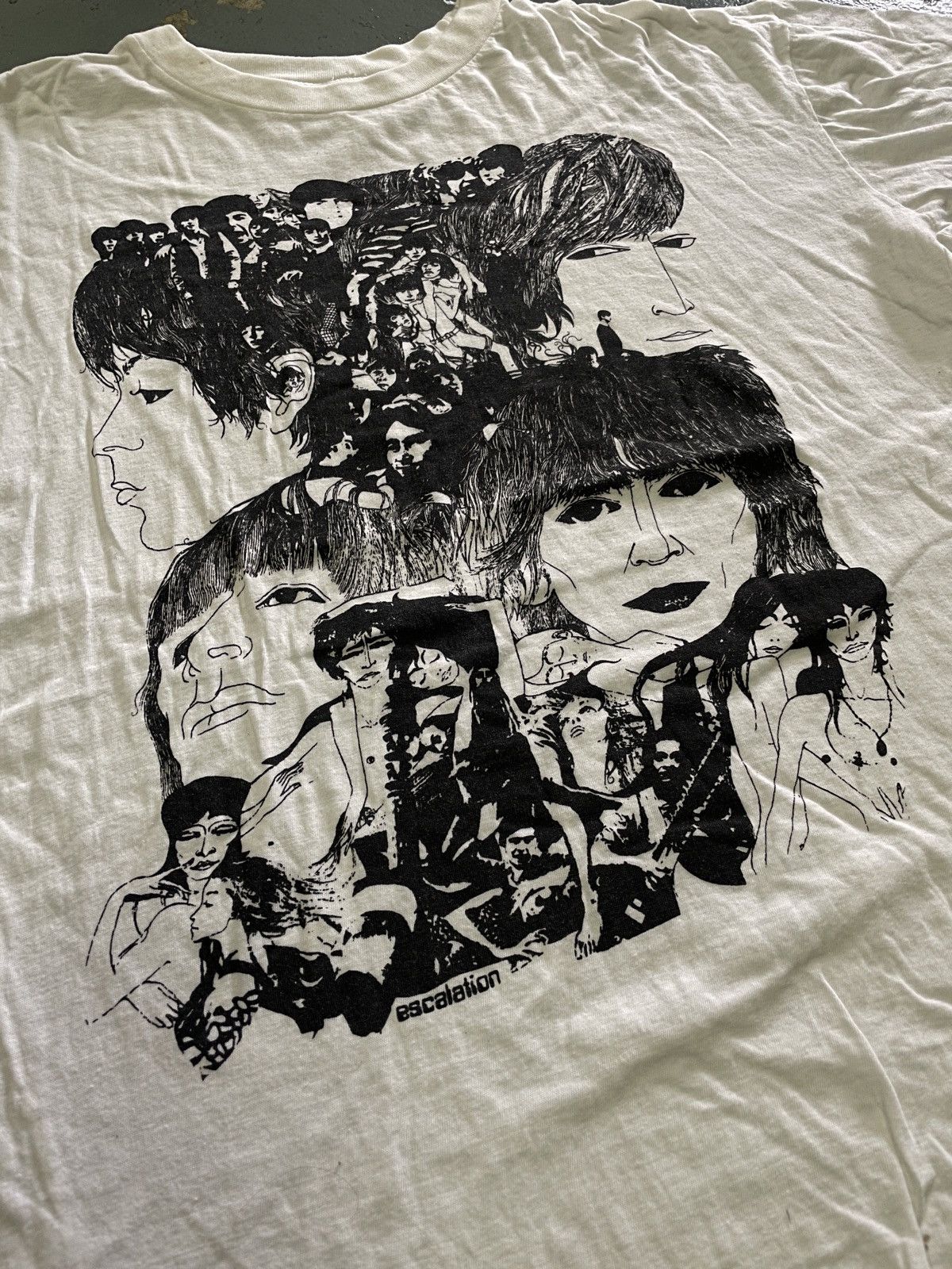 Band Tees × Vintage Vintage 80s Arts The Beatles “REVOLVER” Album Band Tees Size US M / EU 48-50 / 2 - 2 Thumbnail