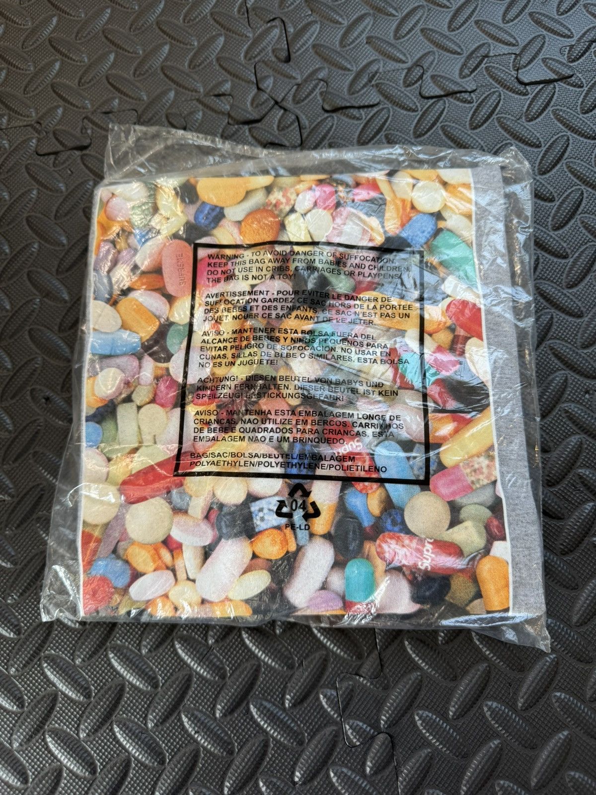 Supreme Pills Tee Size US L / EU 52-54 / 3 - 1 Thumbnail