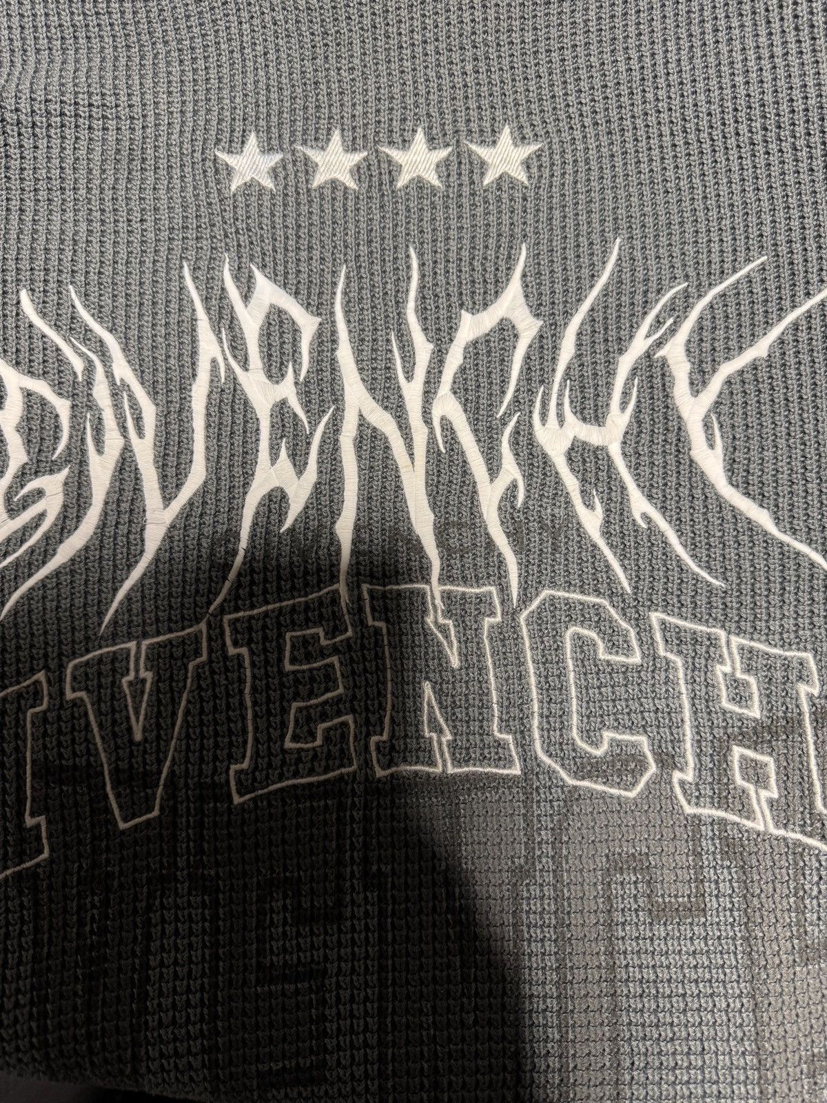 Givenchy GIVENCHY Logo-embroidered Waffle-Knit Jumper Crewneck Size US S / EU 44-46 / 1 - 5 Thumbnail