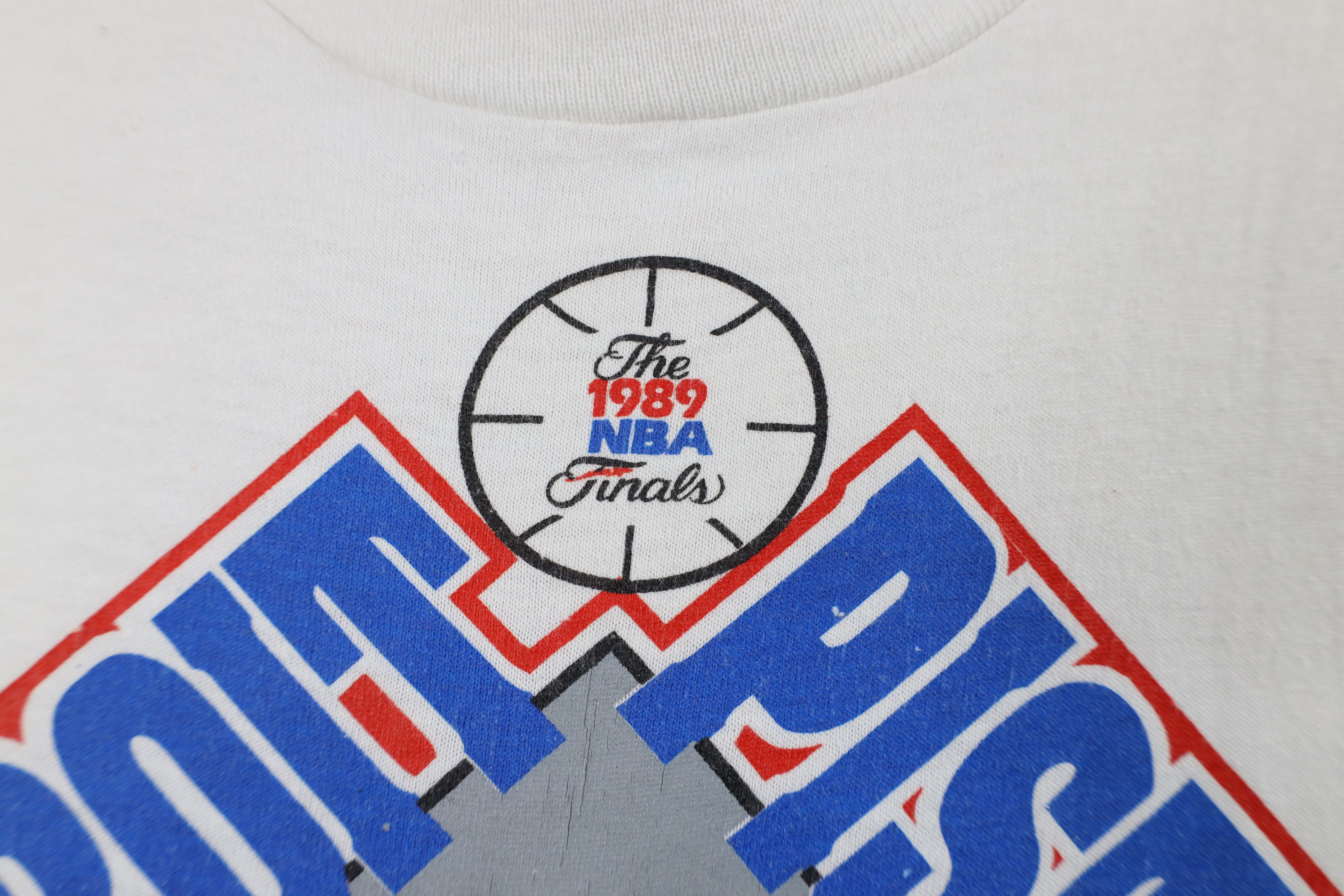 Vintage Vintage 80s Champs Pistons Basketball Bad Boys T-Shirt USA Size US L / EU 52-54 / 3 - 5 Thumbnail