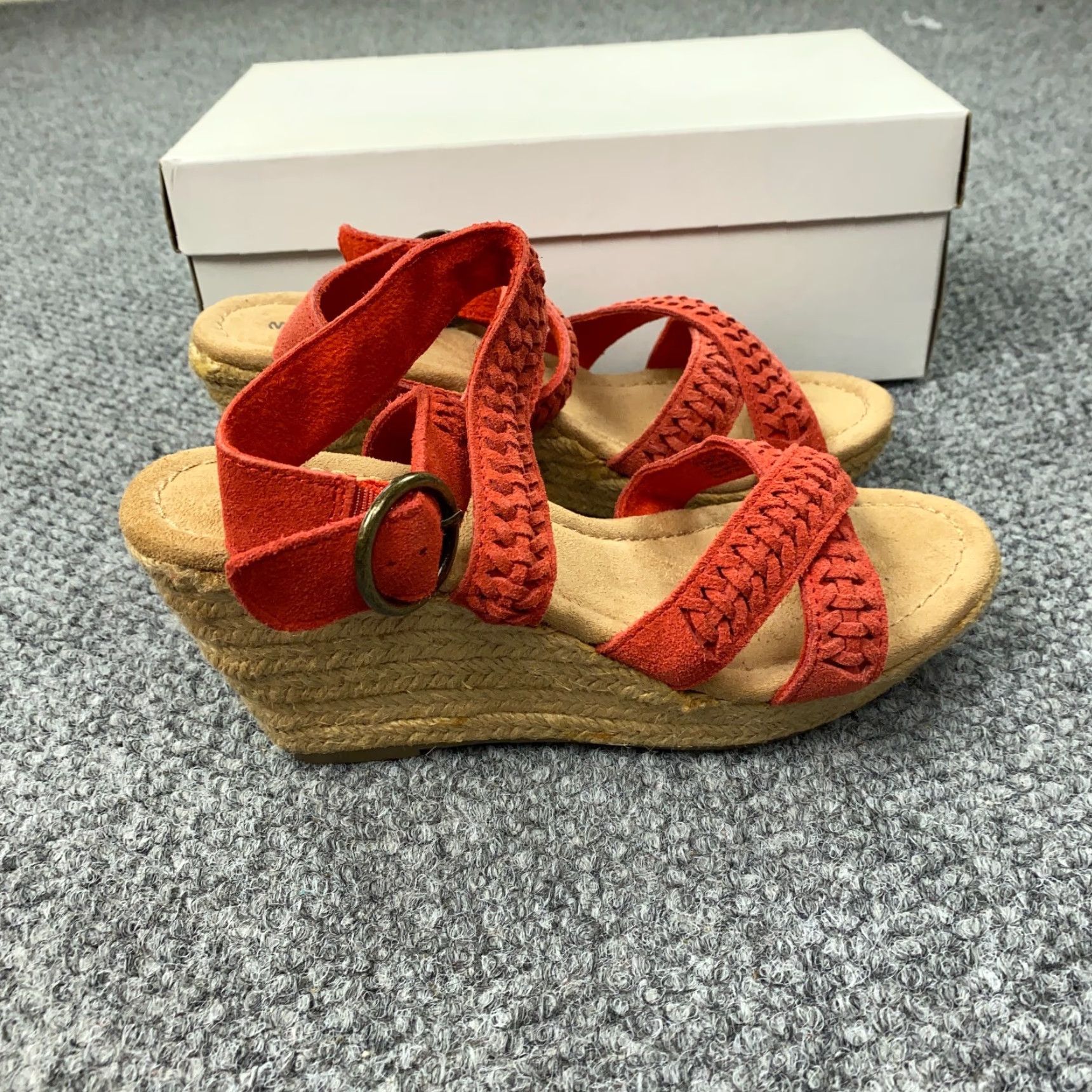 Minnetonka VINTAGE Minnetonka Women’s Sandals Size 6 Leather Wedge Open Toe Poppy Red Strappy Size US 6 / IT 36 - 6 Thumbnail