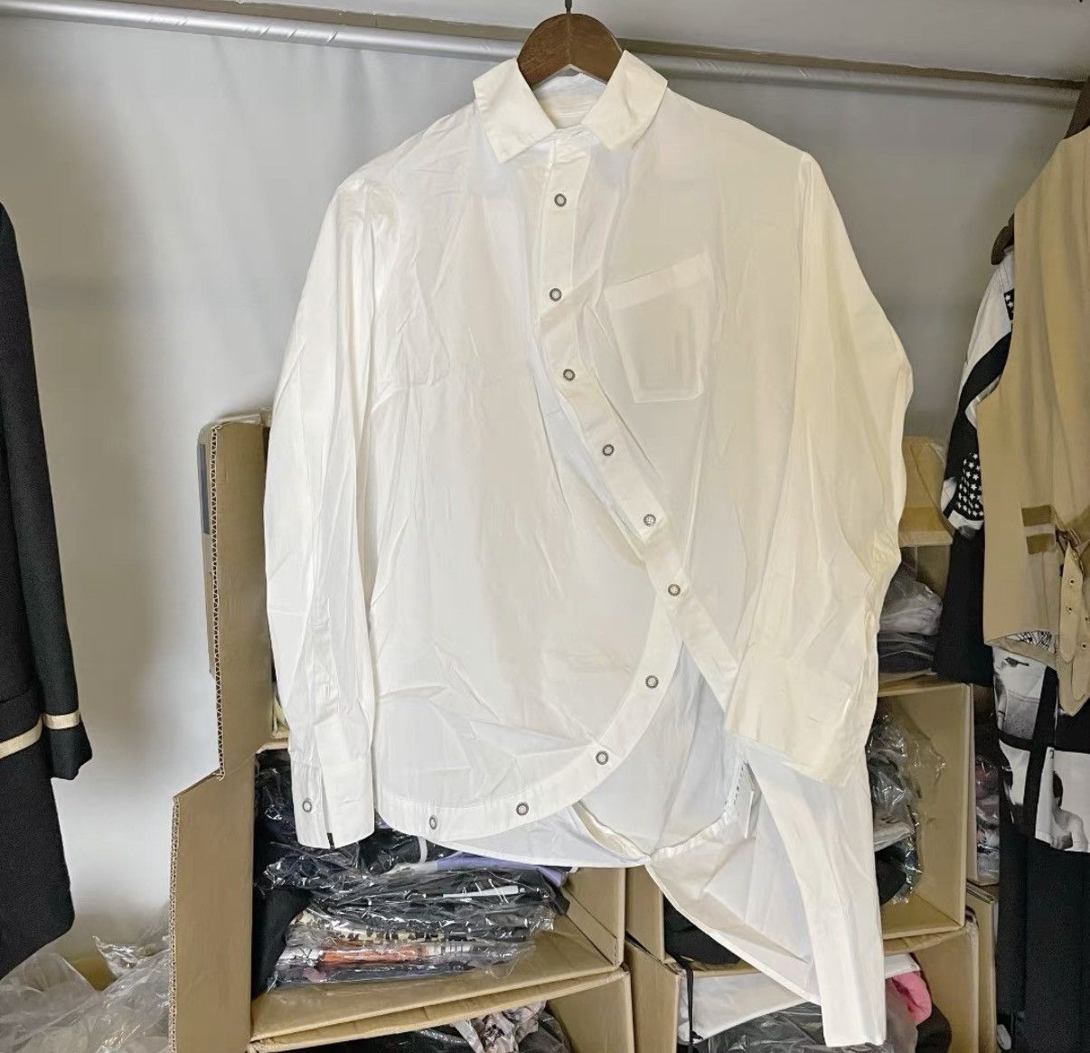 ANREALAGE Anrealage Unique Button White Shirt J29 Size US S / EU 44-46 / 1 - 3 Thumbnail