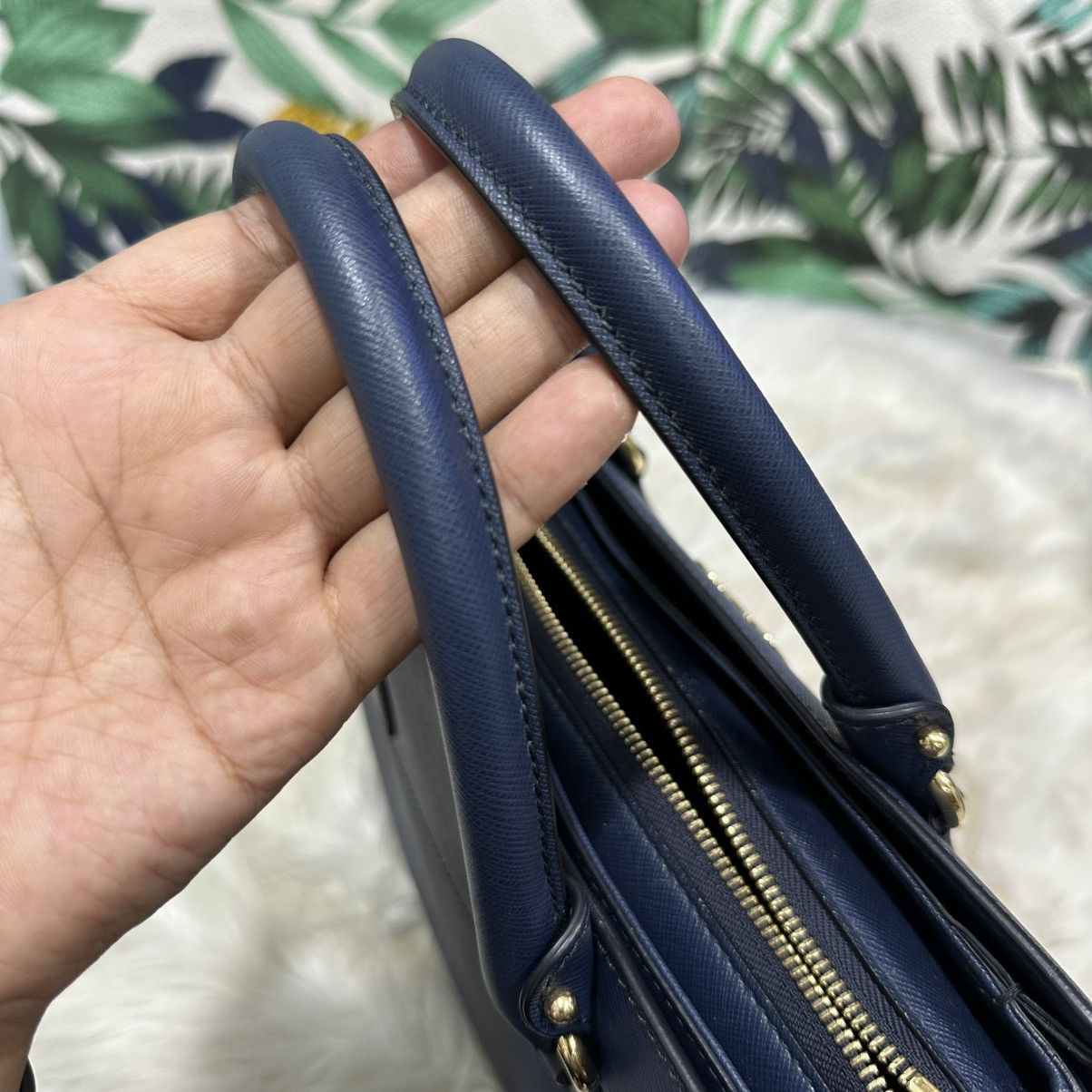 Salvatore Ferragamo Authentic SALVATORE FERRAGAMO Becky Saffiano Leather Handbag Size ONE SIZE - 16 Thumbnail