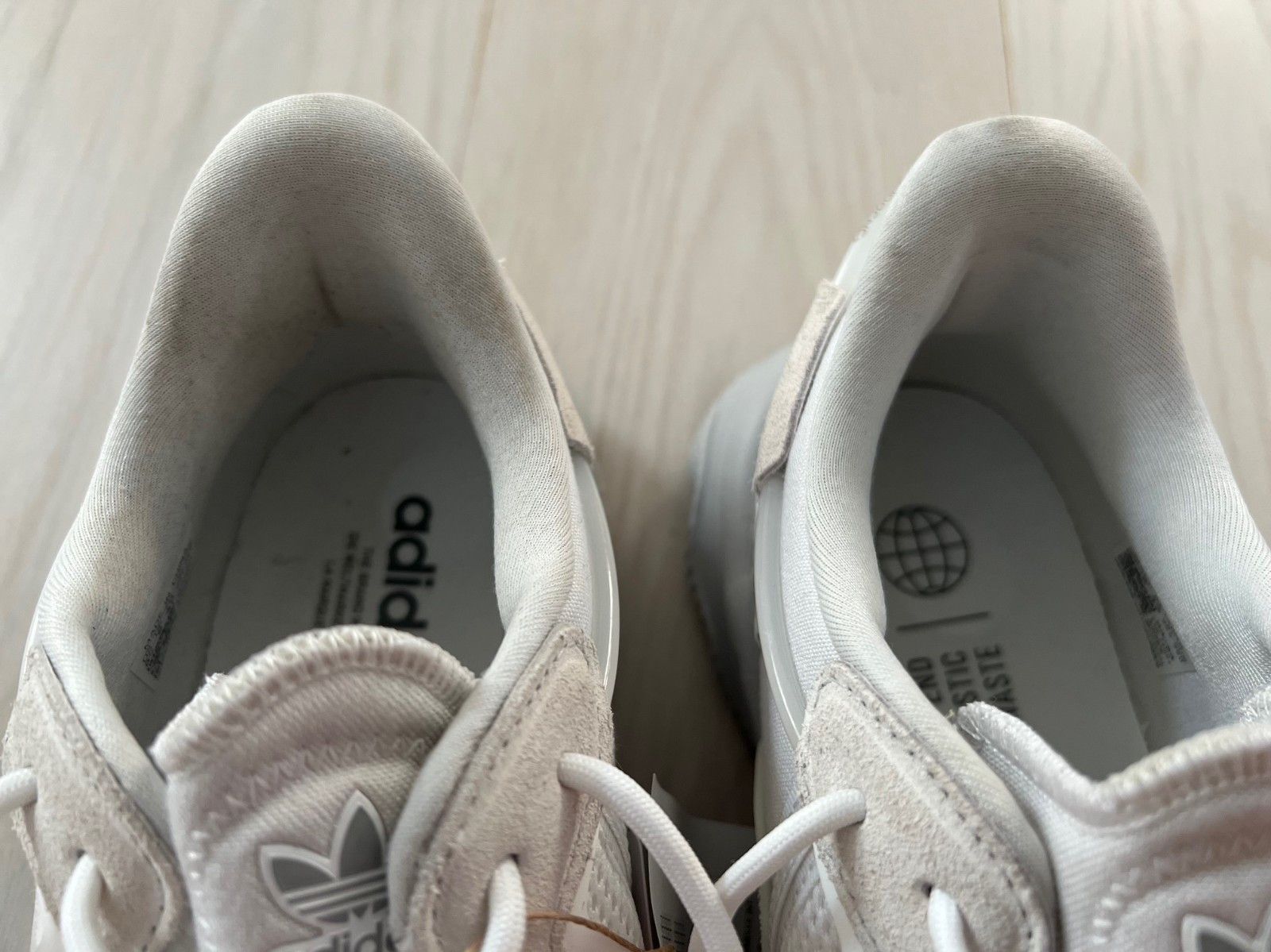 Adidas Adidas ID9816 Ozweego Sneakers White Grey ( 8.5 ) Size US 8.5 / EU 41-42 - 4 Thumbnail