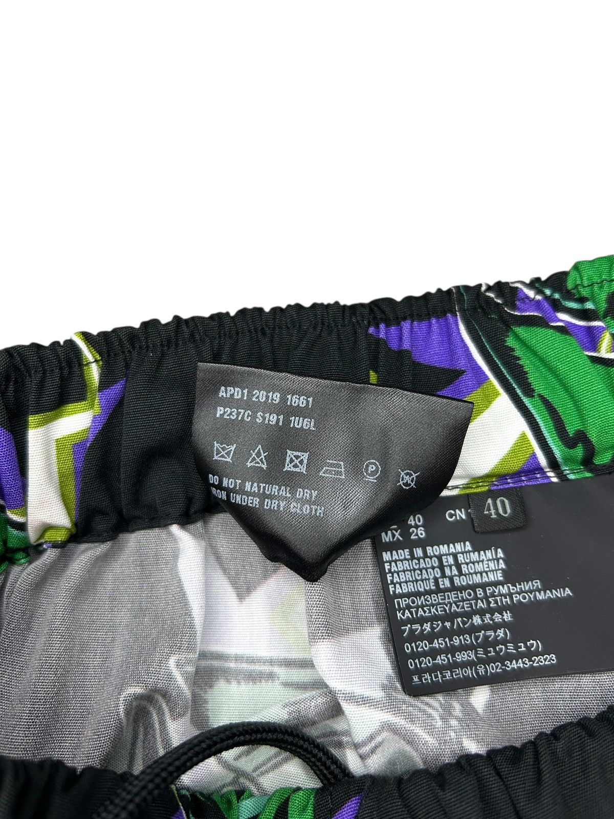 Prada × Universal Studios F/W 19 Frankenstein Shorts Size 27" / US 4 / IT 40 - 7 Thumbnail