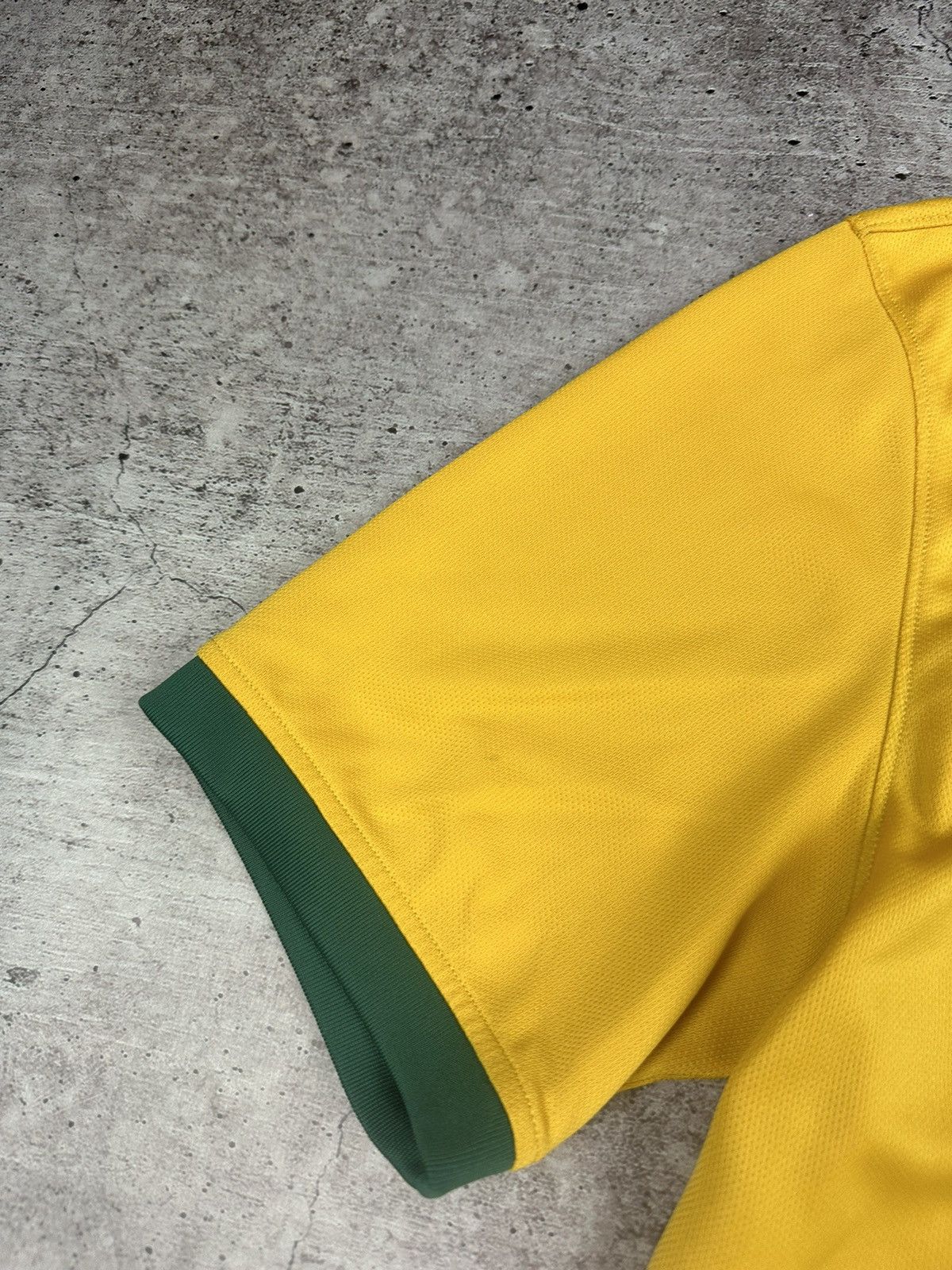 Nike 2014 Nike Australia World Cup Home Soccer Jersey/Shirt Size US M / EU 48-50 / 2 - 4 Thumbnail