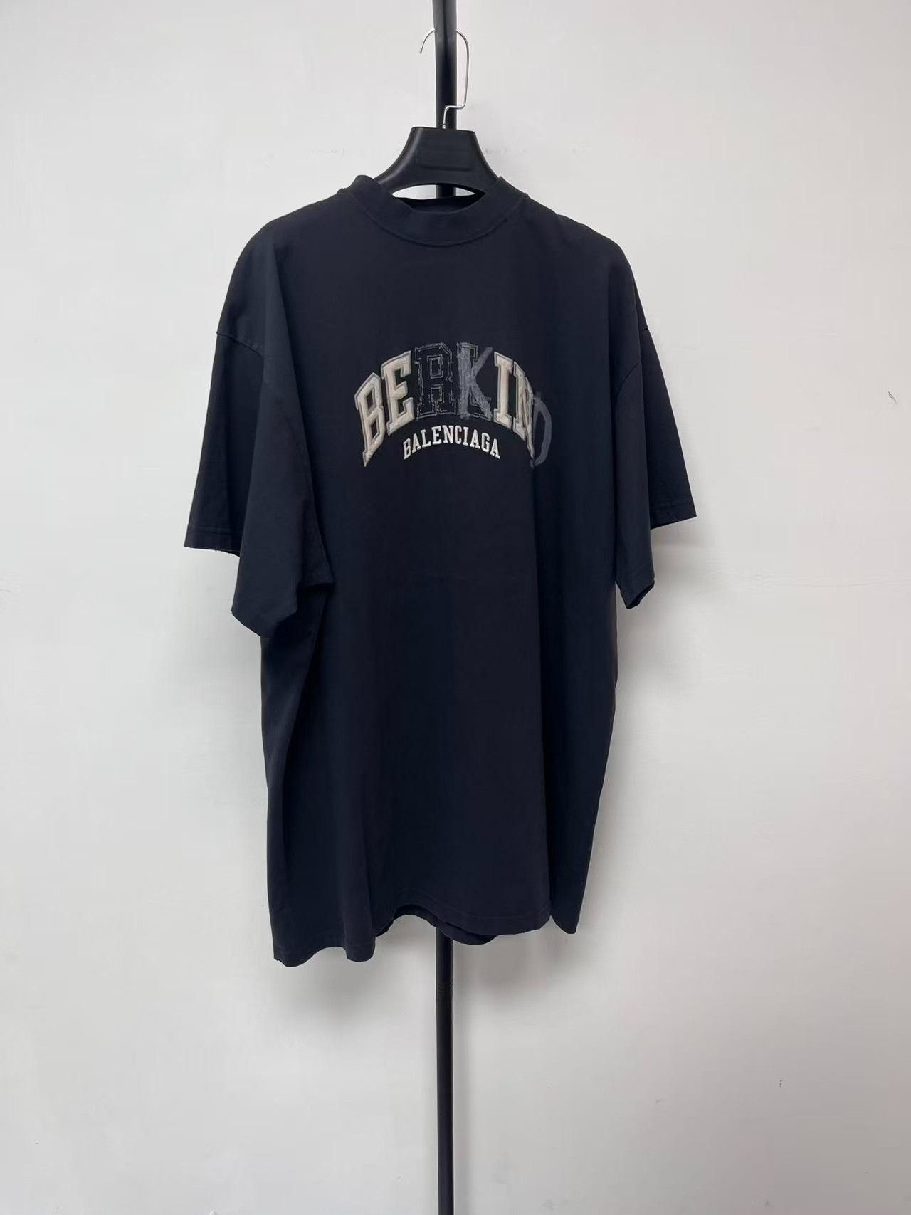 Balenciaga Balenciaga Logo Print Crewneck T-Shirt Size US M / EU 48-50 / 2 - 1 Thumbnail
