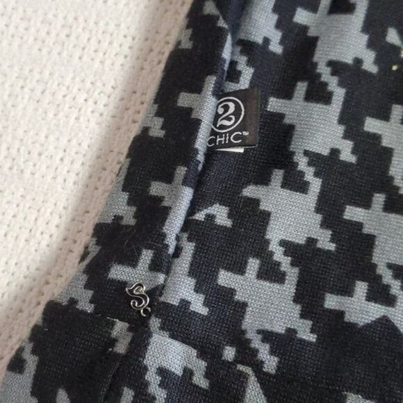 Designer 2 Chic Black & Silver Double Round Secret Zippered Pocket Sc Size ONE SIZE - 6 Thumbnail