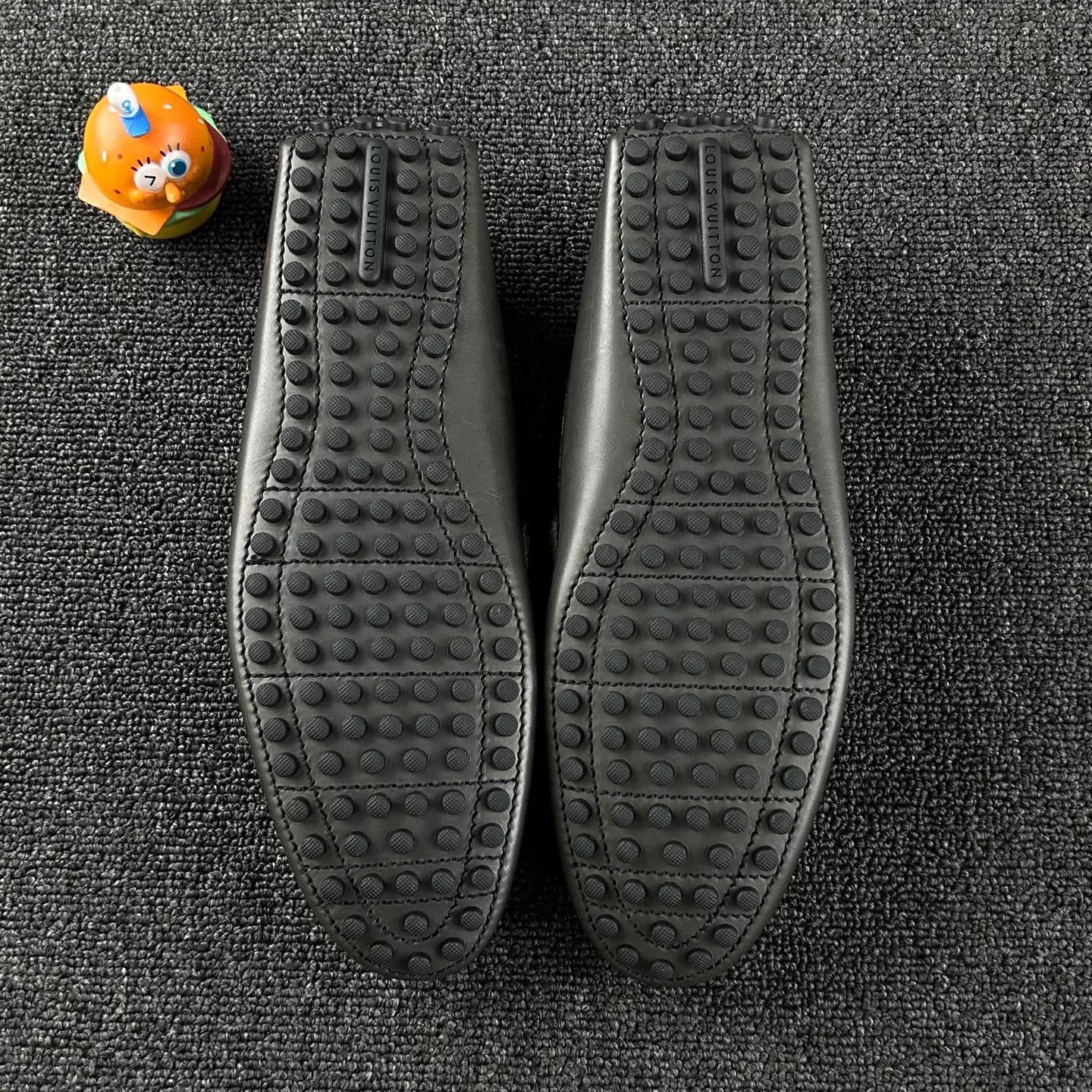 Louis Vuitton Louis Vuitton black big logo strap moccasins men's 40 Size US 7 / EU 40 - 6 Thumbnail