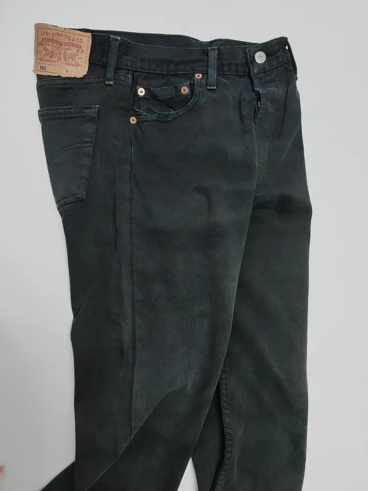 Levi's Vintage Levis 501 distressed jeans Size US 29 - 2 Thumbnail