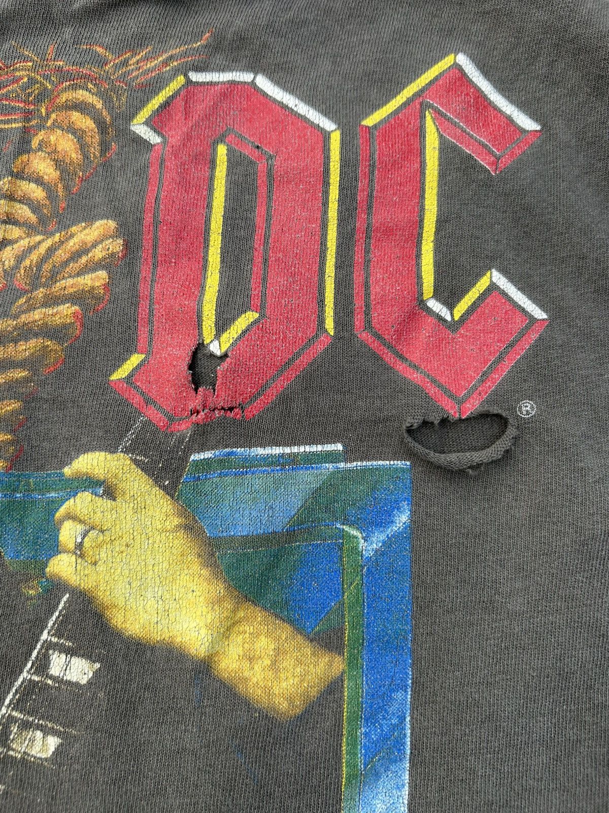 Band Tees 80s' THRASHED VINTAGE ACDC BAND SUNFADED REPAIR ALTE SHIRT Size US S / EU 44-46 / 1 - 17 Thumbnail