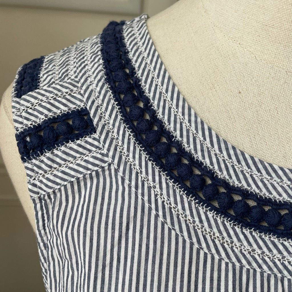 Other Talbots Blue White Stripe Sleeveless Cotton Top Navy Crochet Size M / US 6-8 / IT 42-44 - 3 Thumbnail
