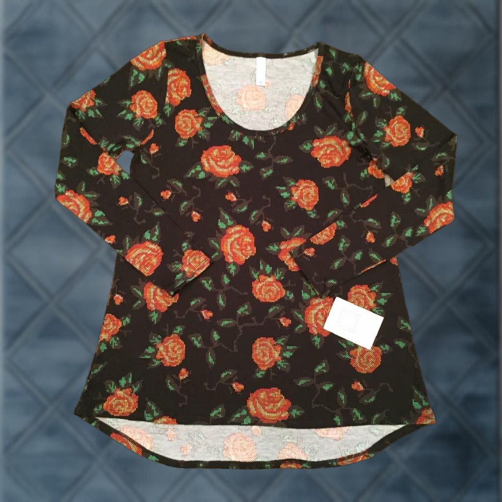 Vintage **LuLaRoe Lynnae Black Floral Long Sleeve T-Shirt Medium** User: LuLaRoe Lynnae Black Floral Long Sleeve T-Shirt Medium Size M / US 6-8 / IT 42-44 - 1 Thumbnail