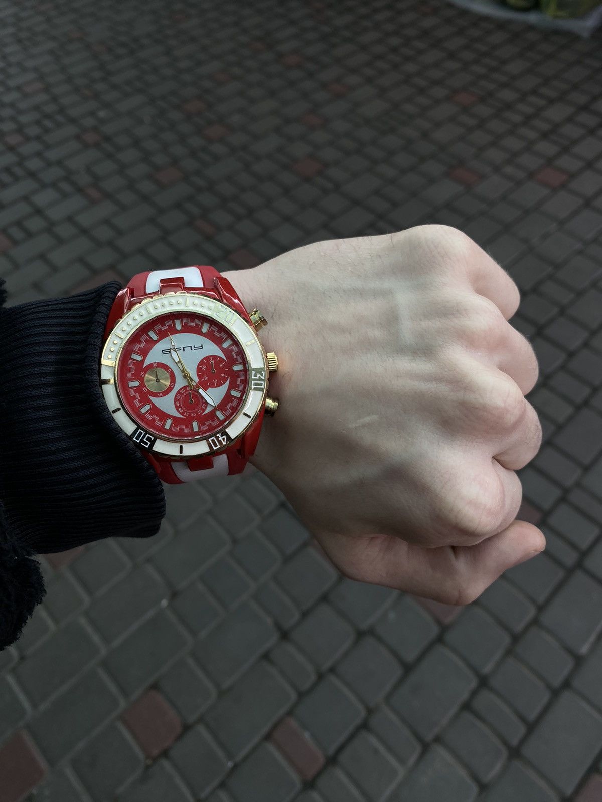 Jewelry × Vintage Bold Red White Chronograph Sport Japanese Brand Size ONE SIZE - 1 Thumbnail