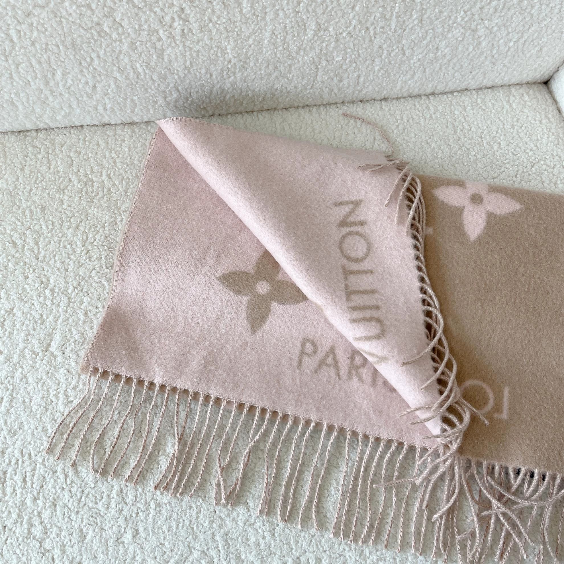 Louis Vuitton LV Monogram Latte Cashmere Double-Faced Scarf Size ONE SIZE - 5 Thumbnail