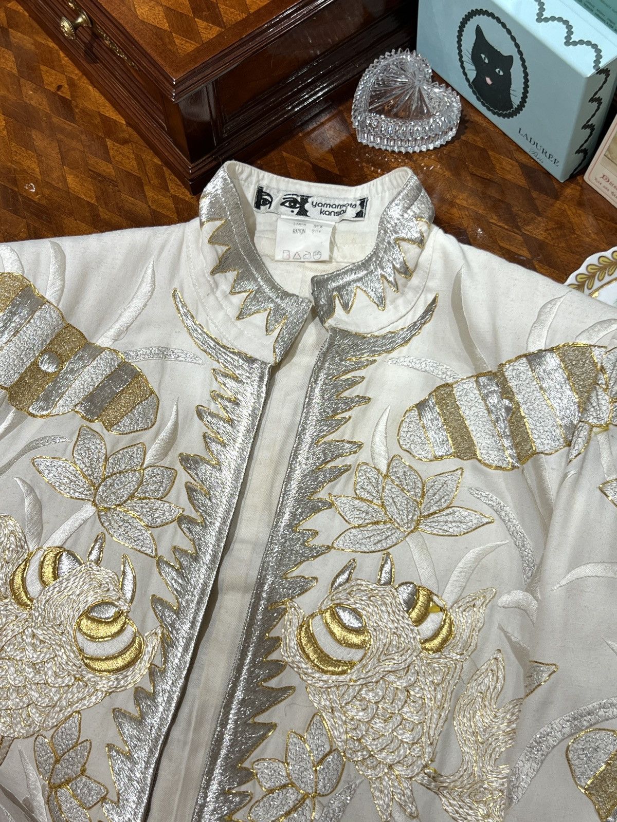 Kansai Yamamoto Kansai Yamamoto Cream Linen Jacket Gold & Silver Embroidery Size S / US 4 / IT 40 - 6 Thumbnail