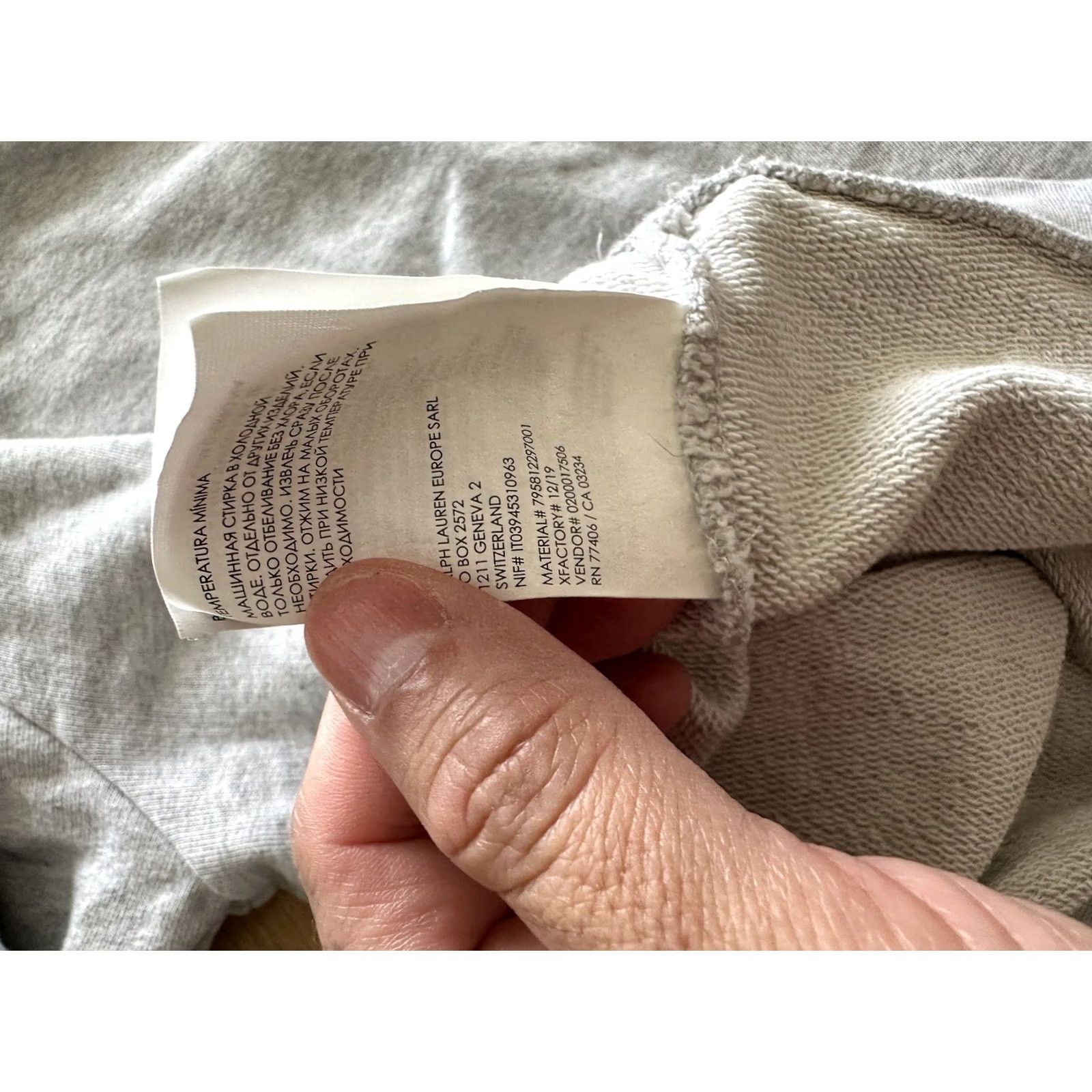 Club Monaco Club Monaco Shirt Men's Sweatshirt Crewneck Crest Logo Gray M Regular Long Sleeve pullover graphic print Size US M / EU 48-50 / 2 - 6 Thumbnail
