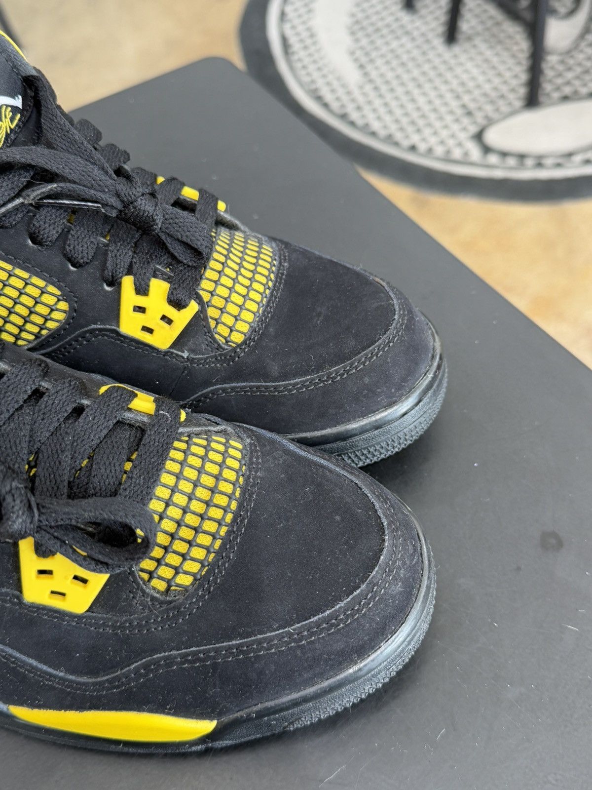 Jordan Brand Air Jordan 4 Thunder Size 6.5Y (2023) Size US 6.5 / EU 39-40 - 8 Thumbnail