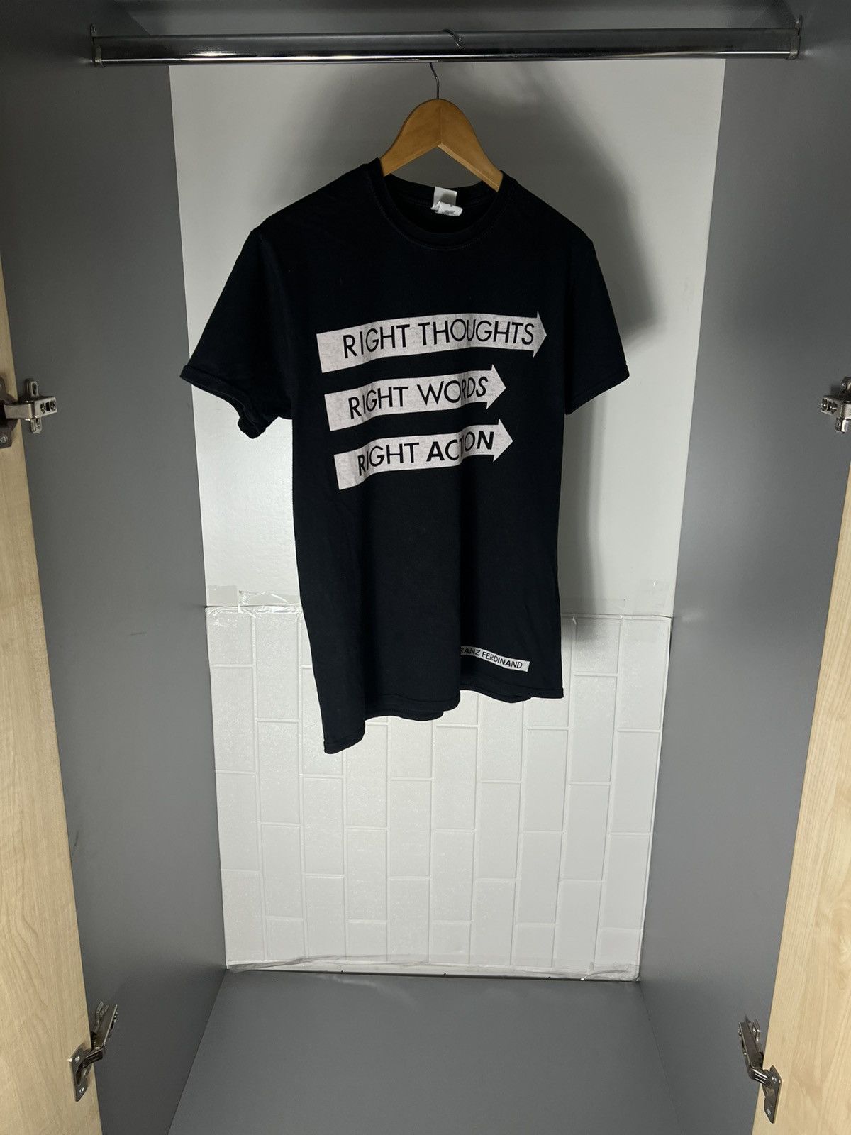 Band Tees VINTAGE FRANZ FERDINAND EUROPEAN TOUR ROCK T-SHIRT Y2K 90s Size US M / EU 48-50 / 2 - 4 Thumbnail