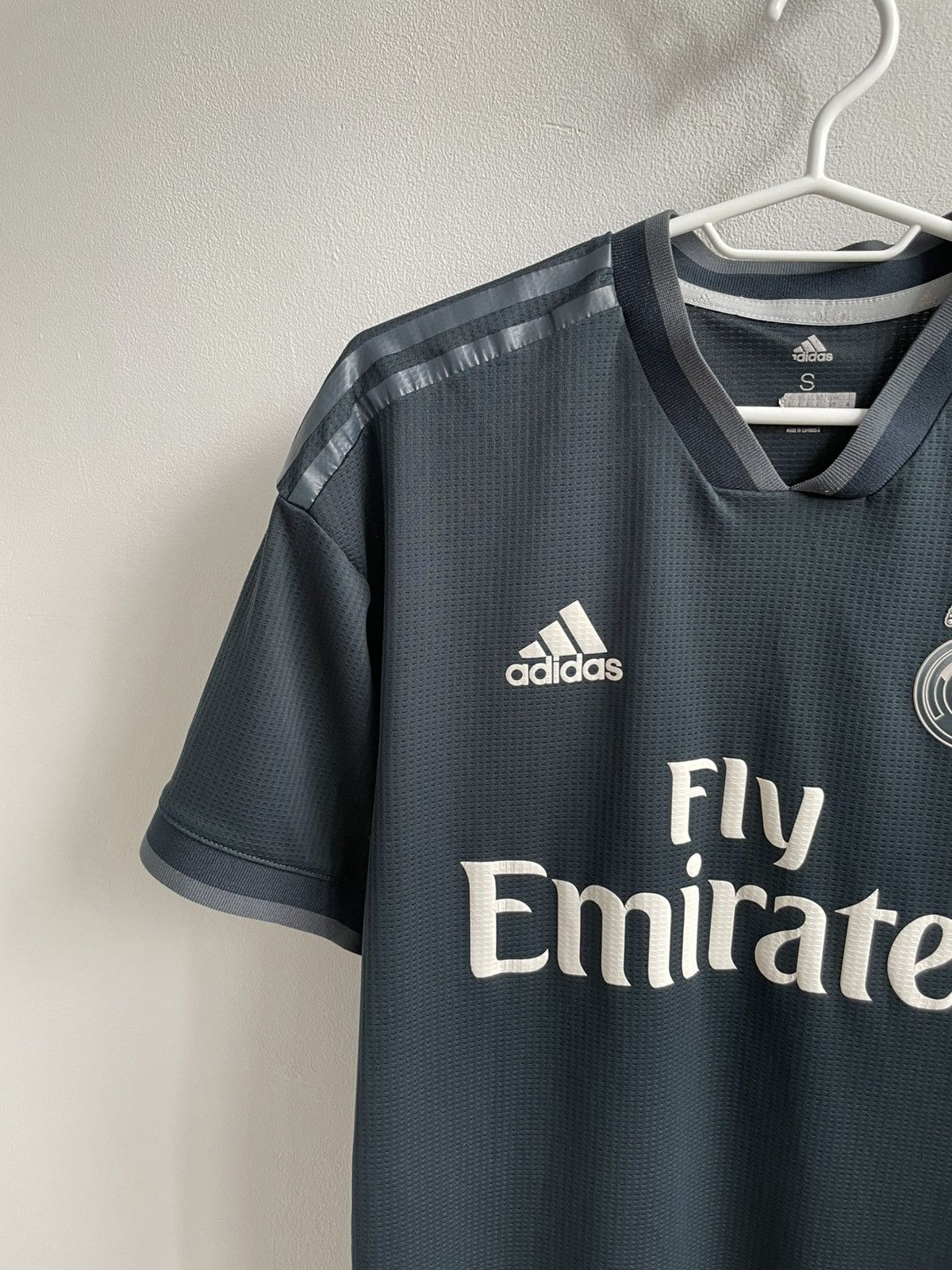 Vintage Real Madrid 2018 2019 Away Football Shirt Soccer Jersey Size US S / EU 44-46 / 1 - 3 Thumbnail