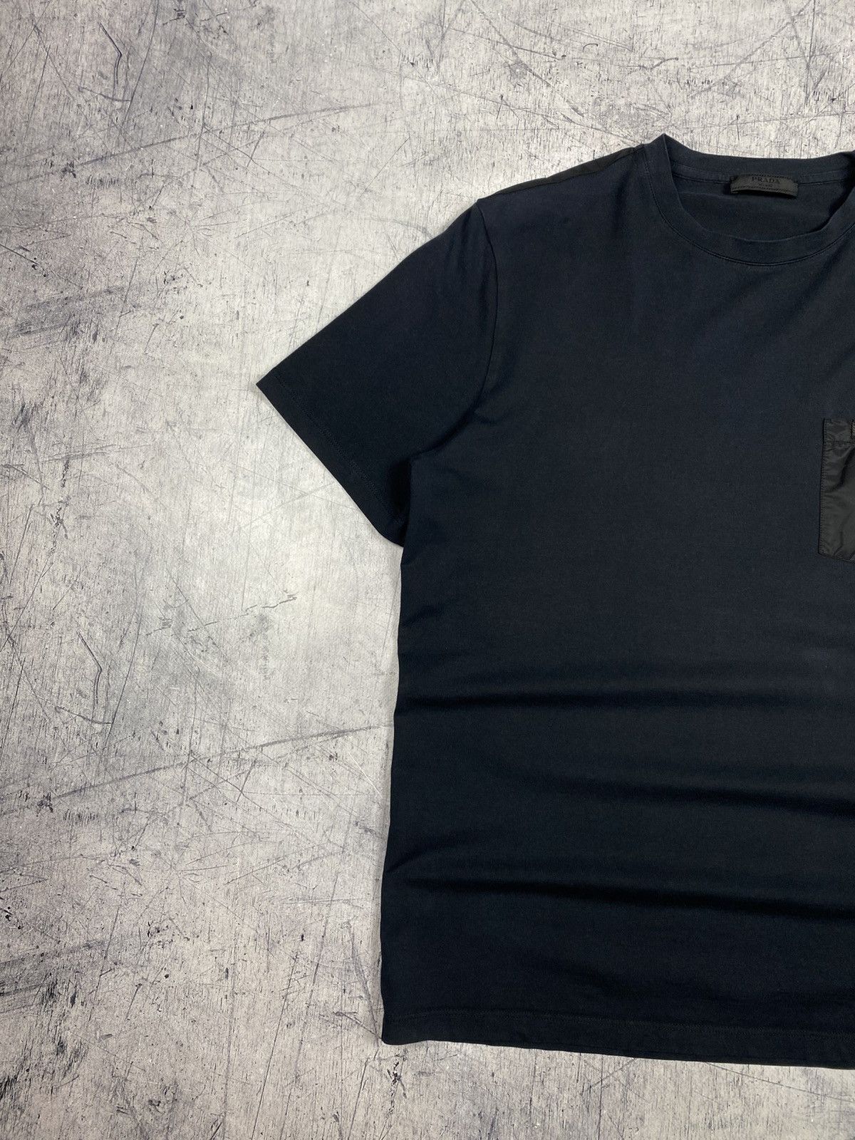 Prada Prada Nylon Pocket Red Tab Dark Navy T Shirt Size US L / EU 52-54 / 3 - 3 Thumbnail