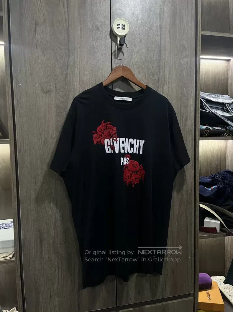 Givenchy Givenchy Black T-shirt with rose flower letter print on ch Size US L / EU 52-54 / 3 - 6 Thumbnail