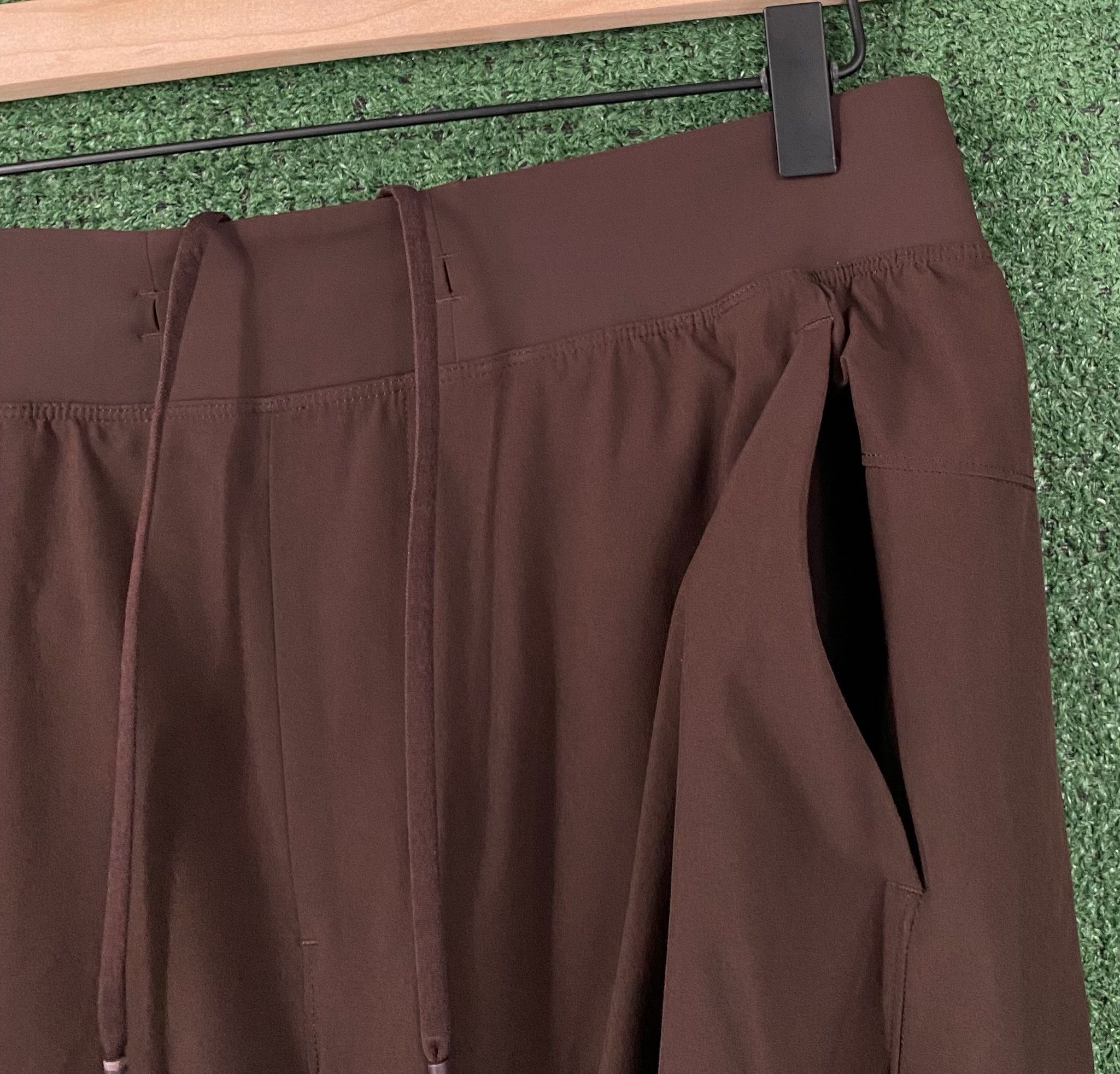 Lululemon Lululemon T.H.E. Linerless Chocolate Brown 9” Shorts Small Size US 30 / EU 46 - 2 Thumbnail