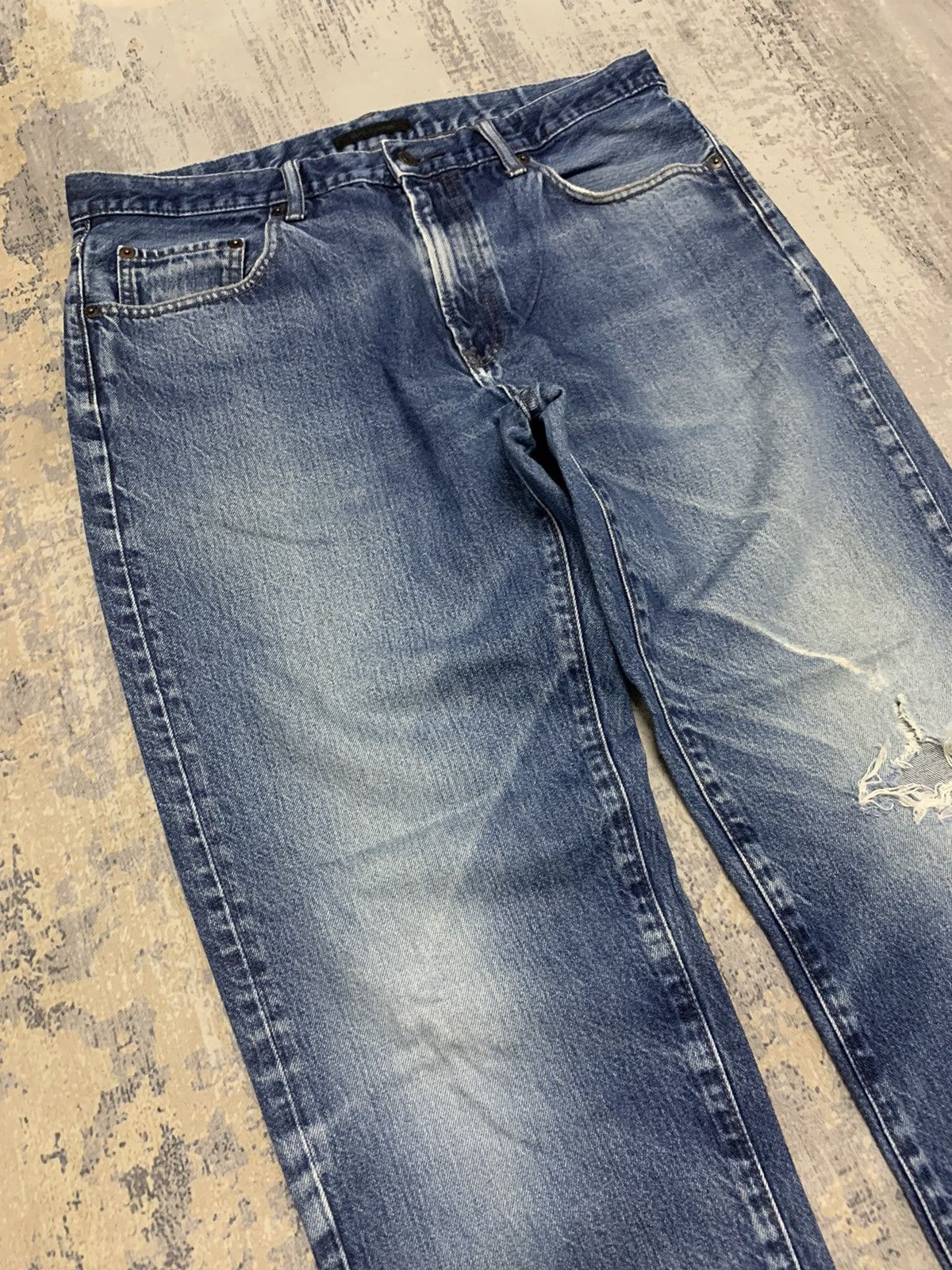 Japanese Brand Vintage Uniqlo Distressed Faded Blue Straight Leg Denim Jean Size US 35 - 2 Thumbnail