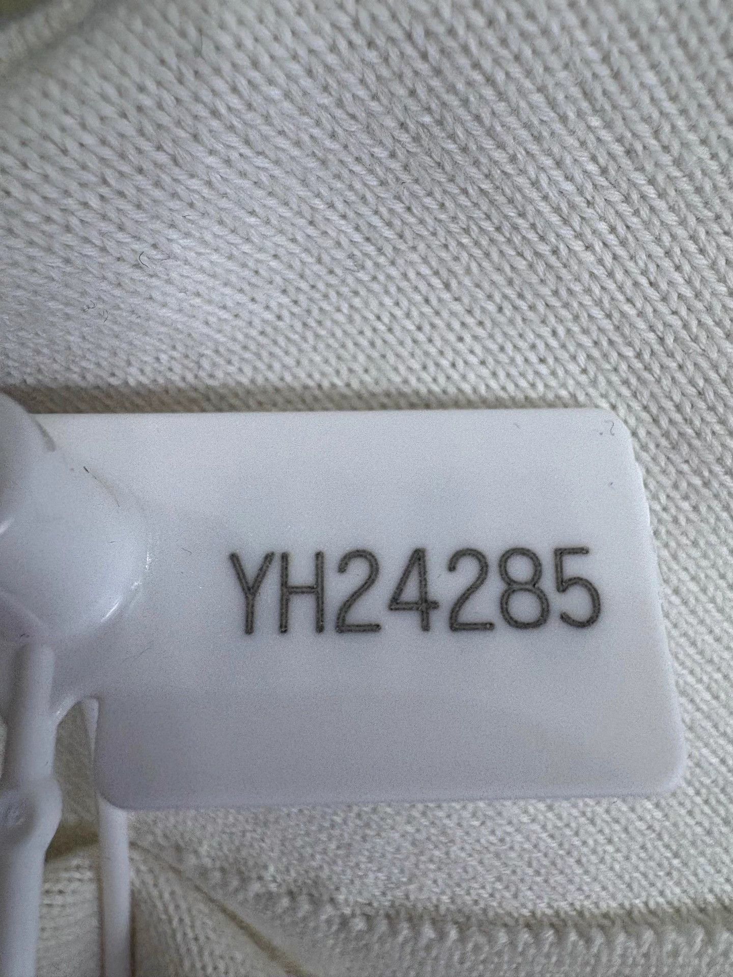 Louis Vuitton LV 26 Holiday Monogram Embossed Knit SS White S Size US S / EU 44-46 / 1 - 6 Thumbnail