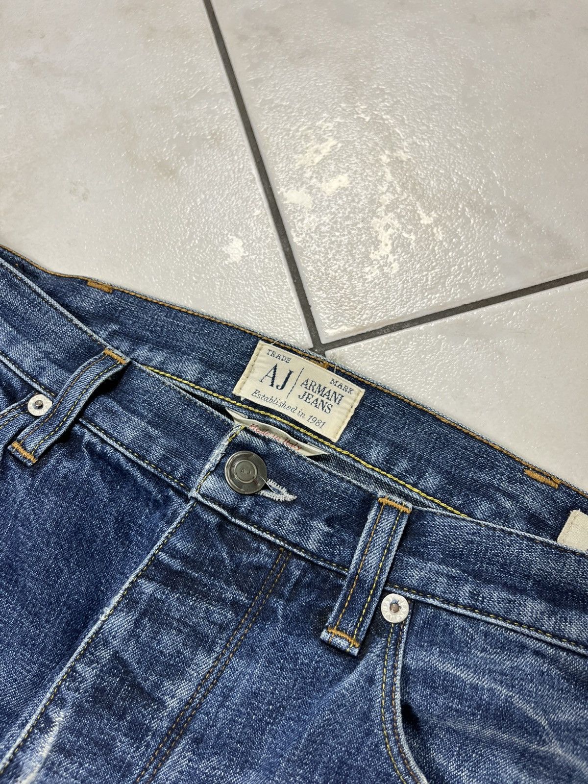Armani × Giorgio Armani Vintage Armani jeans distressed denim y2k washed J21 regular Size US 33 - 13 Thumbnail