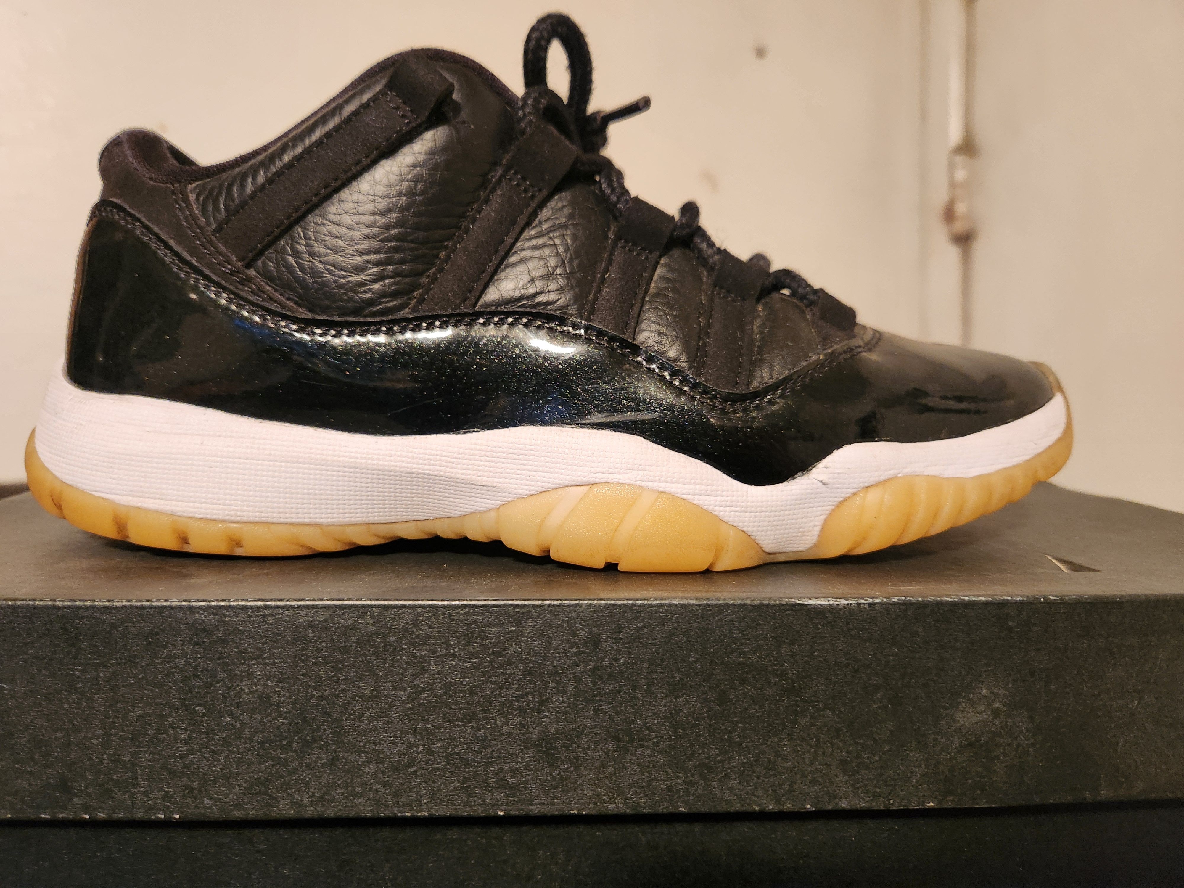 Jordan Brand Air Jordan 11 retro low "72-10" Size US 8 / EU 41 - 1 Thumbnail