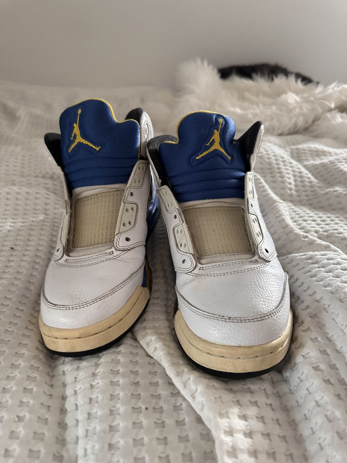 Jordan Brand × Nike Jordan 5 Laney 2013 Size US 7 / EU 40 - 2 Thumbnail