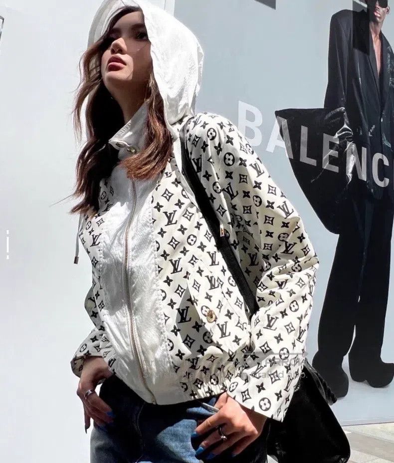 Louis Vuitton Louis Vuitton 23 Cotton Hooded Drawstring Zipper Long Slee Size XS / US 0-2 / IT 36-38 - 8 Thumbnail