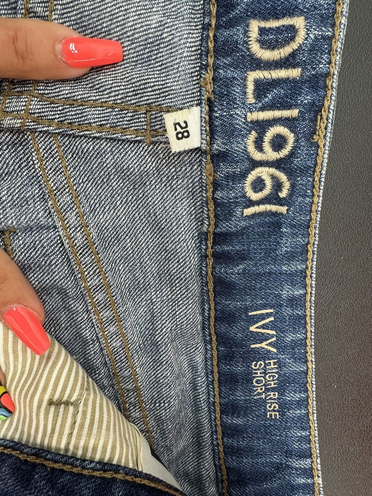DL1961 DL 1961 Ivy High Rise Premium Denim Shorts Distressed Sz 28 Size 28" / US 6 / IT 42 - 4 Thumbnail