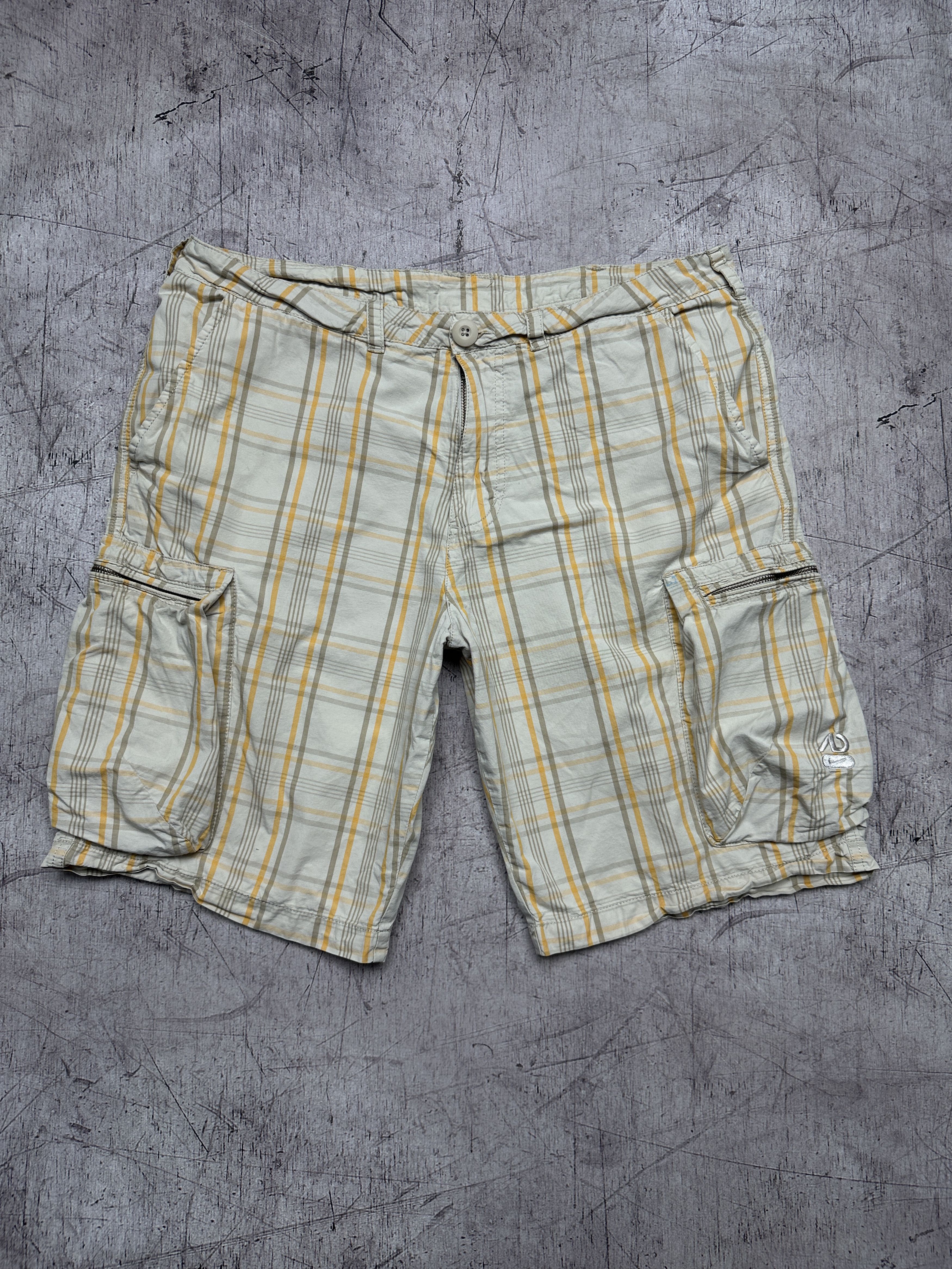 Nike Nike Vintage Mens Cargo Shorts Size US 34 / EU 50 - 1 Thumbnail