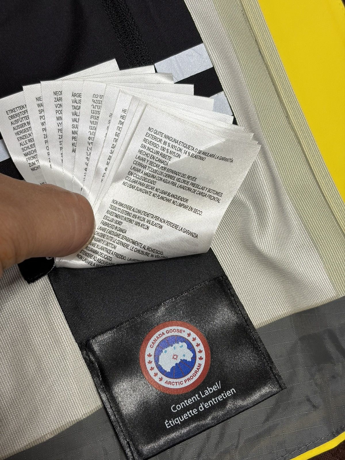 Canada Goose CANADA GOOSE CANYON SHELL RAIN JACKET for FEMME Size S / US 4 / IT 40 - 13 Thumbnail