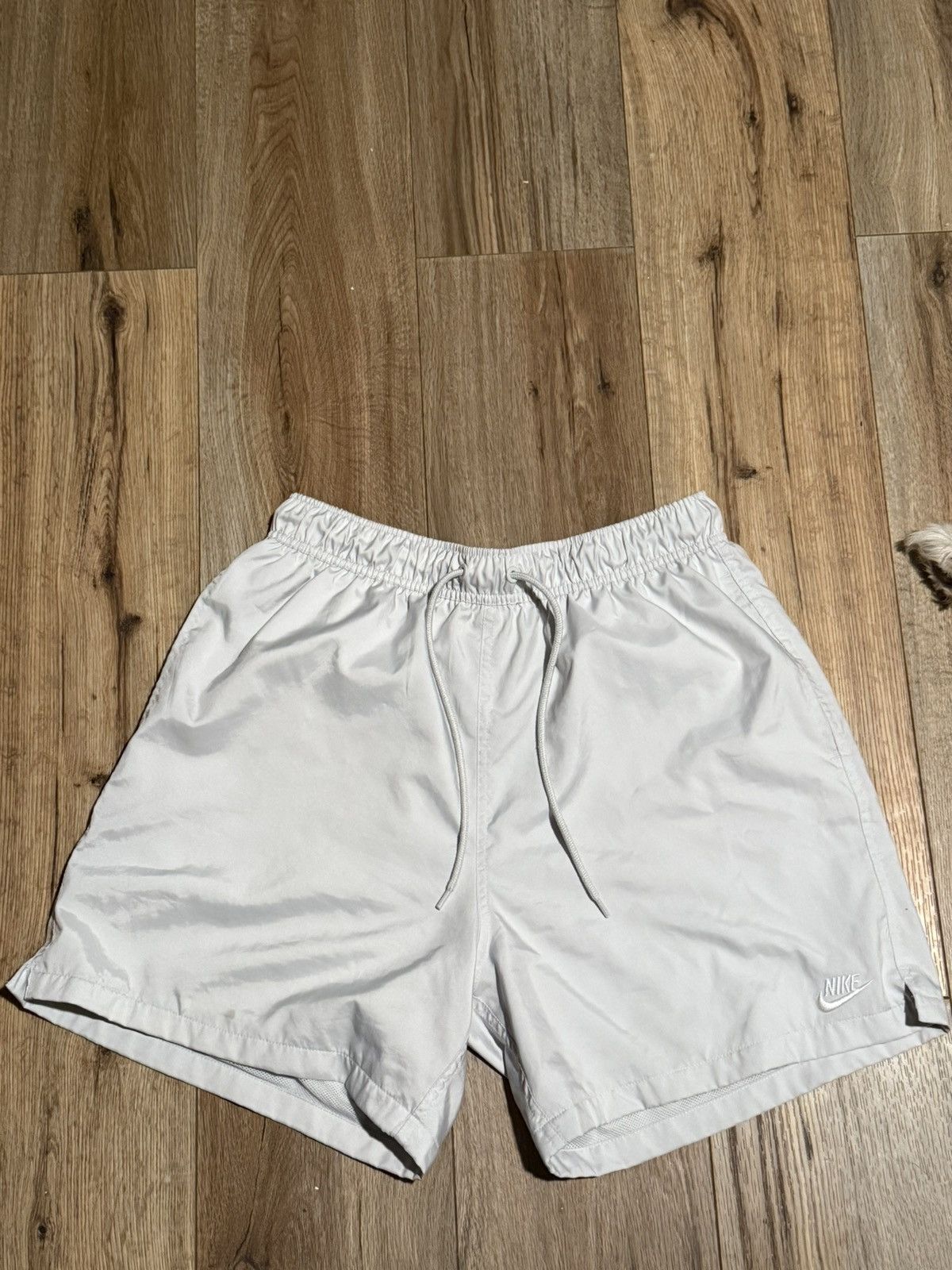 Nike Nike Men’s club 6” Woven Flow Shorts Size US 30 / EU 46 - 1 Thumbnail