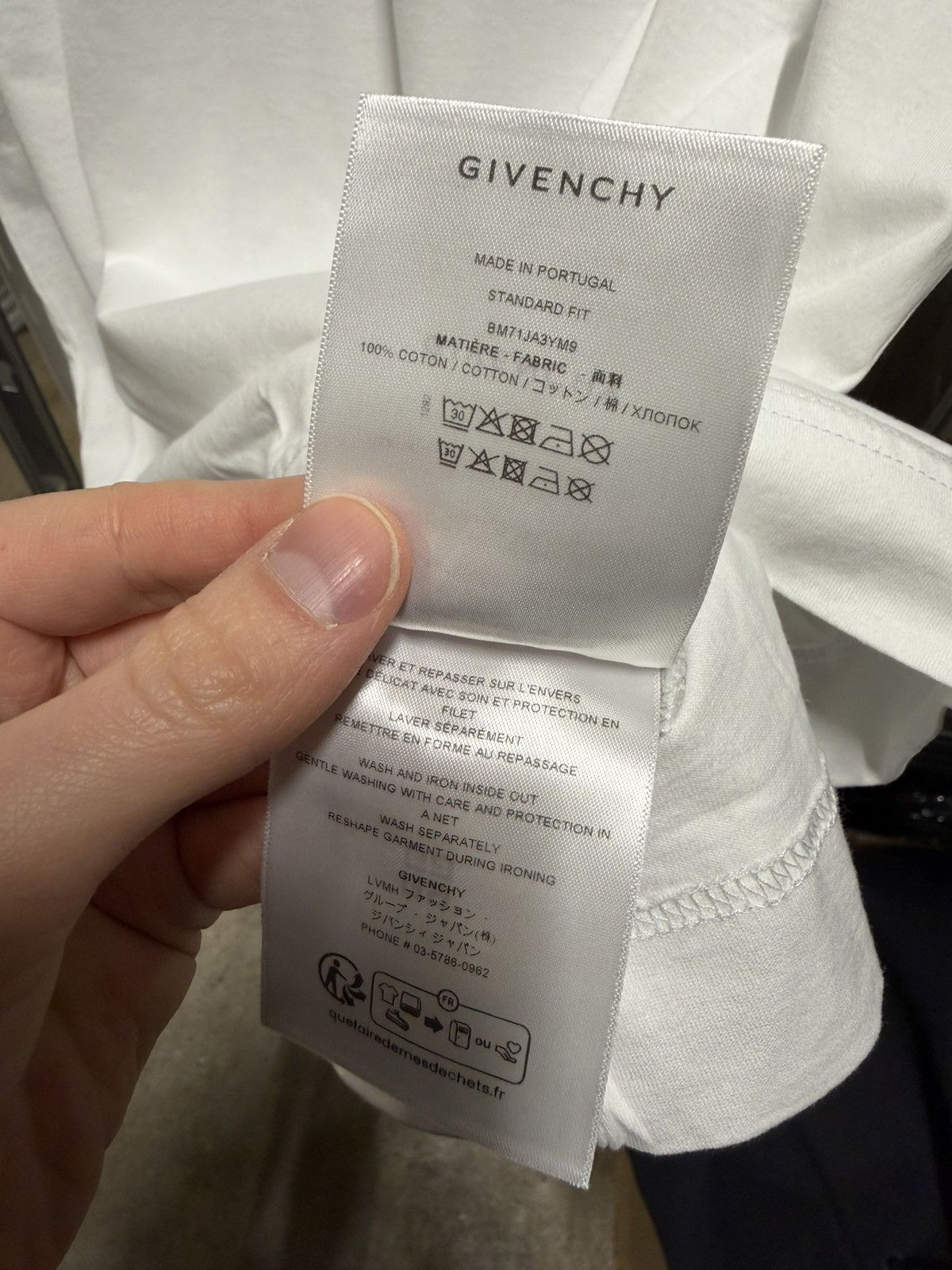 Givenchy Givenchy Crest Logo T-Shirt NEW 600$ Size US XXL / EU 58 / 5 - 4 Thumbnail