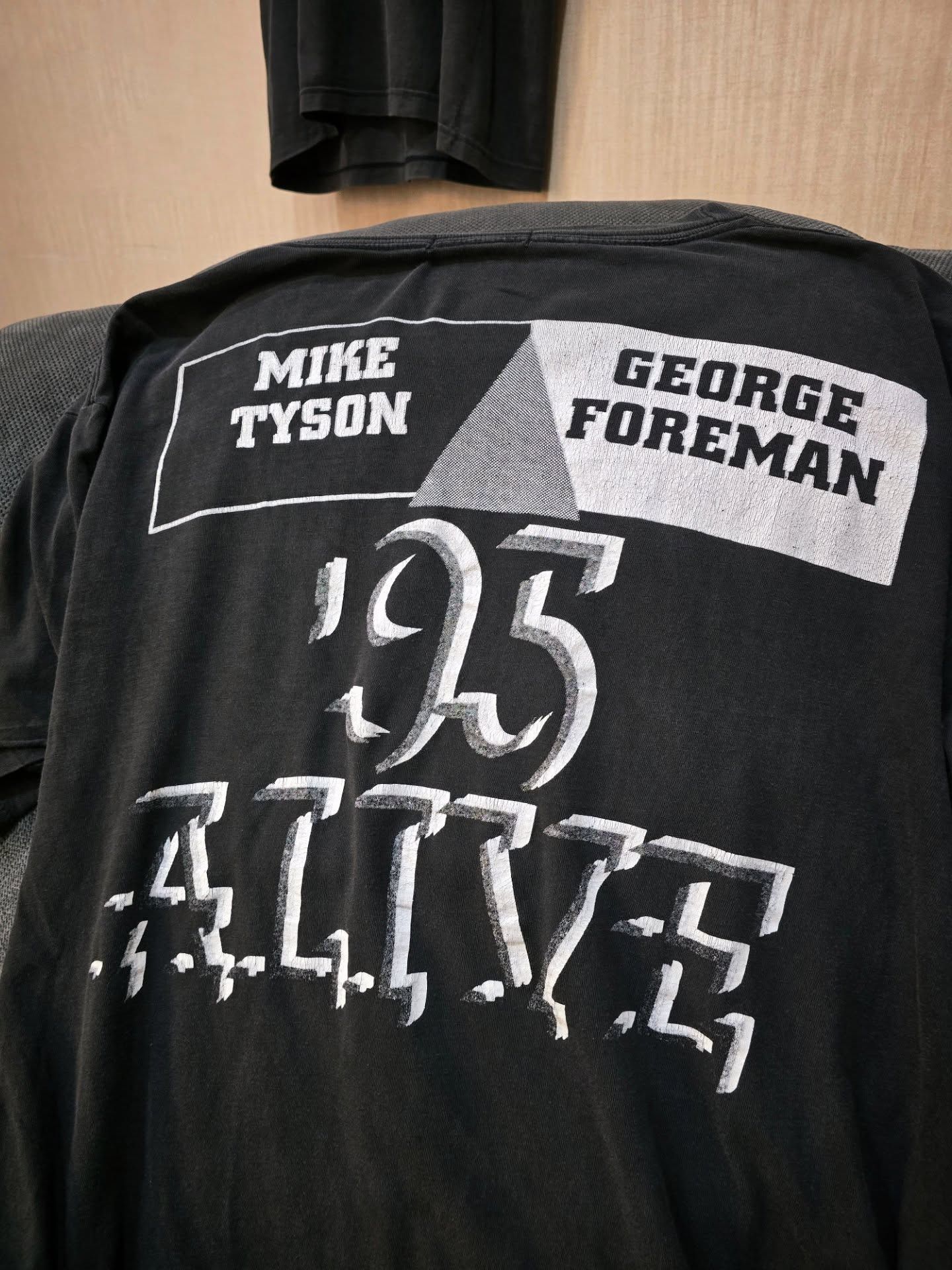Vintage Vintage TYSON vs FOREMAN - 1995s T-shirtt RAP TEE Size US XL / EU 56 / 4 - 2 Thumbnail