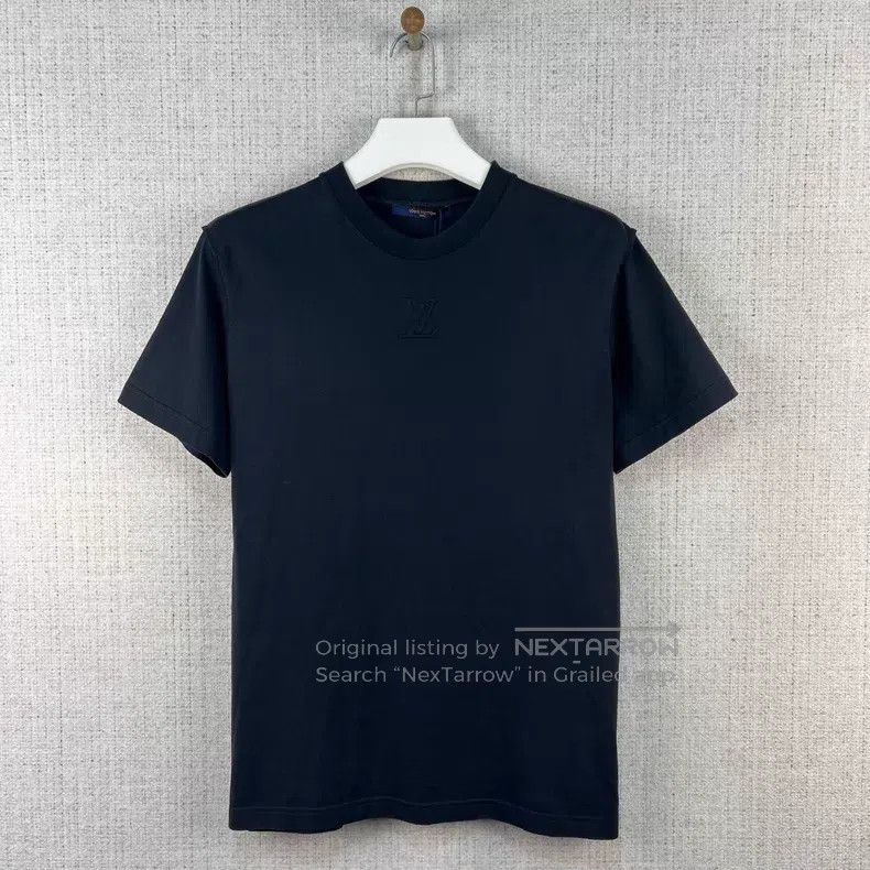 Louis Vuitton Louis Vuitton Solid embossed logo crew neck short sleeves Size US M / EU 48-50 / 2 - 1 Thumbnail
