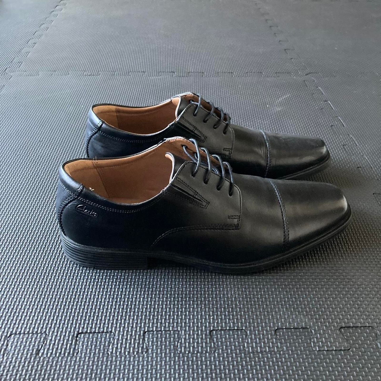 Clarks Beautiful clarks classic black leather Size US 11.5 / EU 44-45 - 2 Thumbnail
