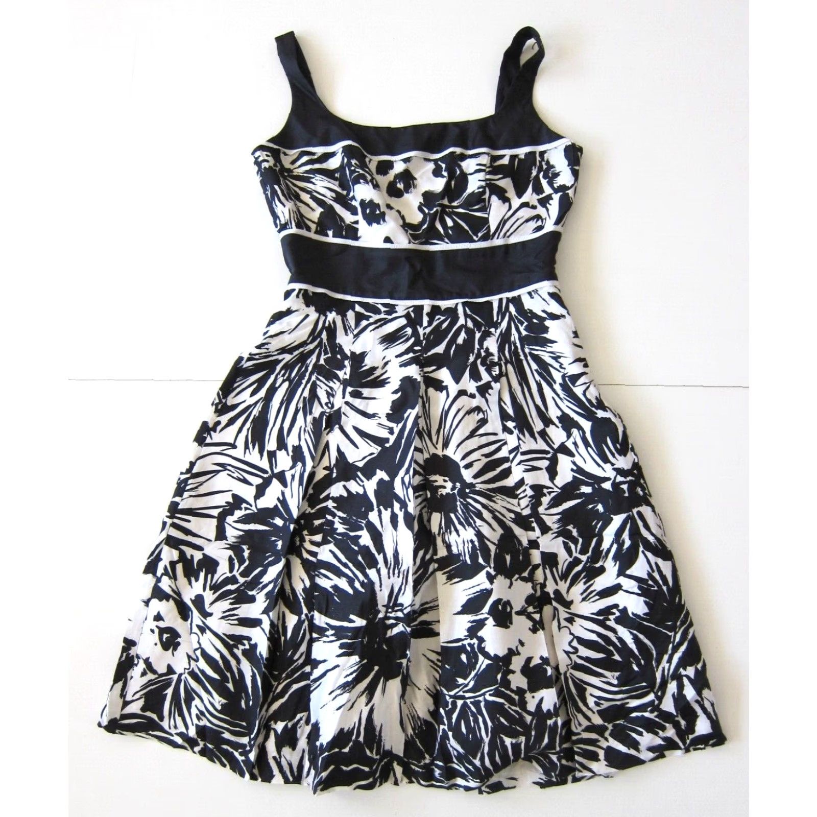 White House Black Market White House Black Market Floral Empire Jumper Tank Dress Women Size 0 Size XS / US 0-2 / IT 36-38 - 2 Thumbnail