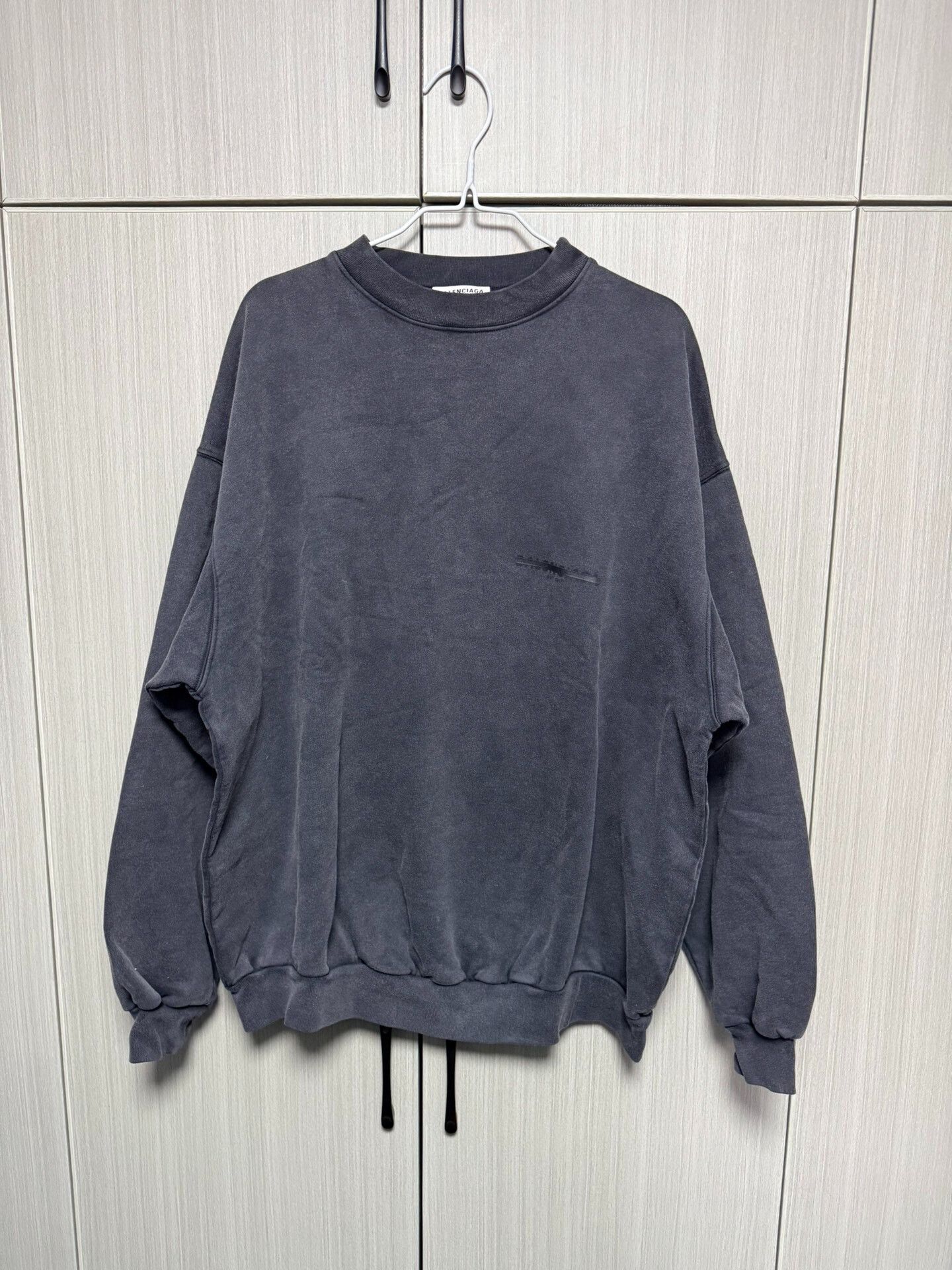 Balenciaga Balenciaga 22FW Strikethrough Crewneck Sweatshirt Size US S / EU 44-46 / 1 - 1 Thumbnail