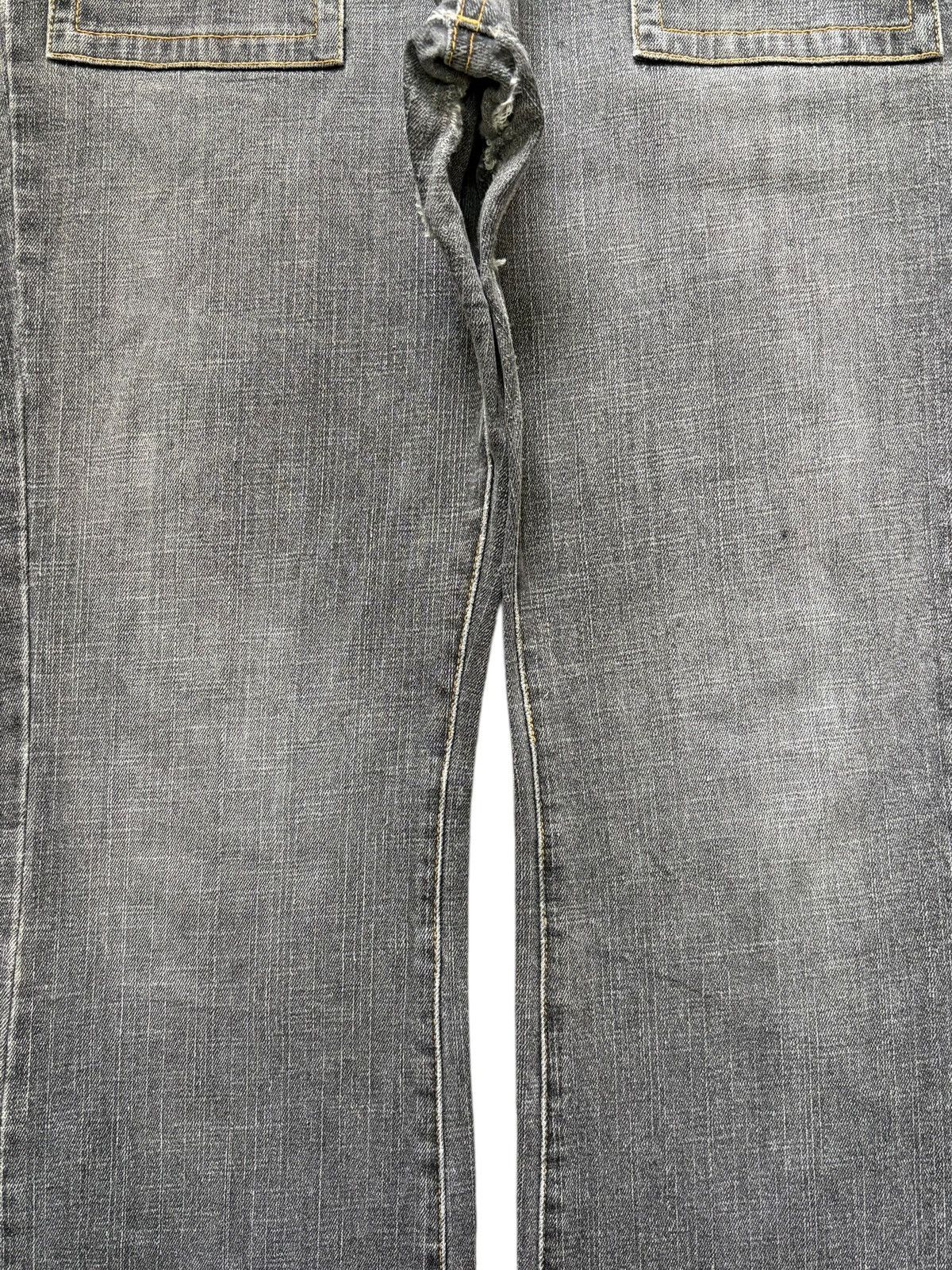 Diesel Vintage Japanese Brand Faded Wash Distress Flare Jeans Size 32" / US 10 / IT 46 - 3 Thumbnail